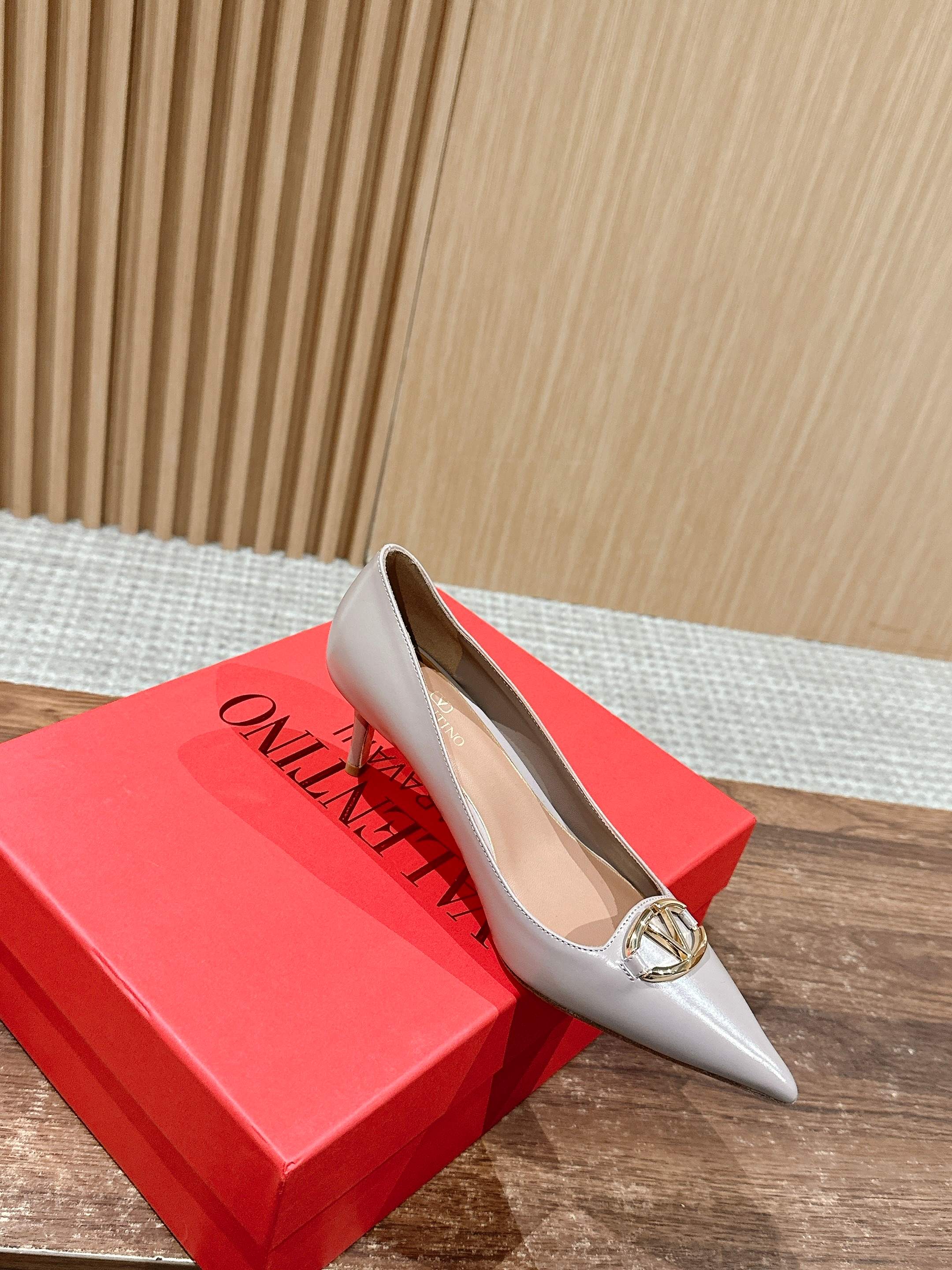 LuxluxHouse Best Quality Valentino Women Shoes