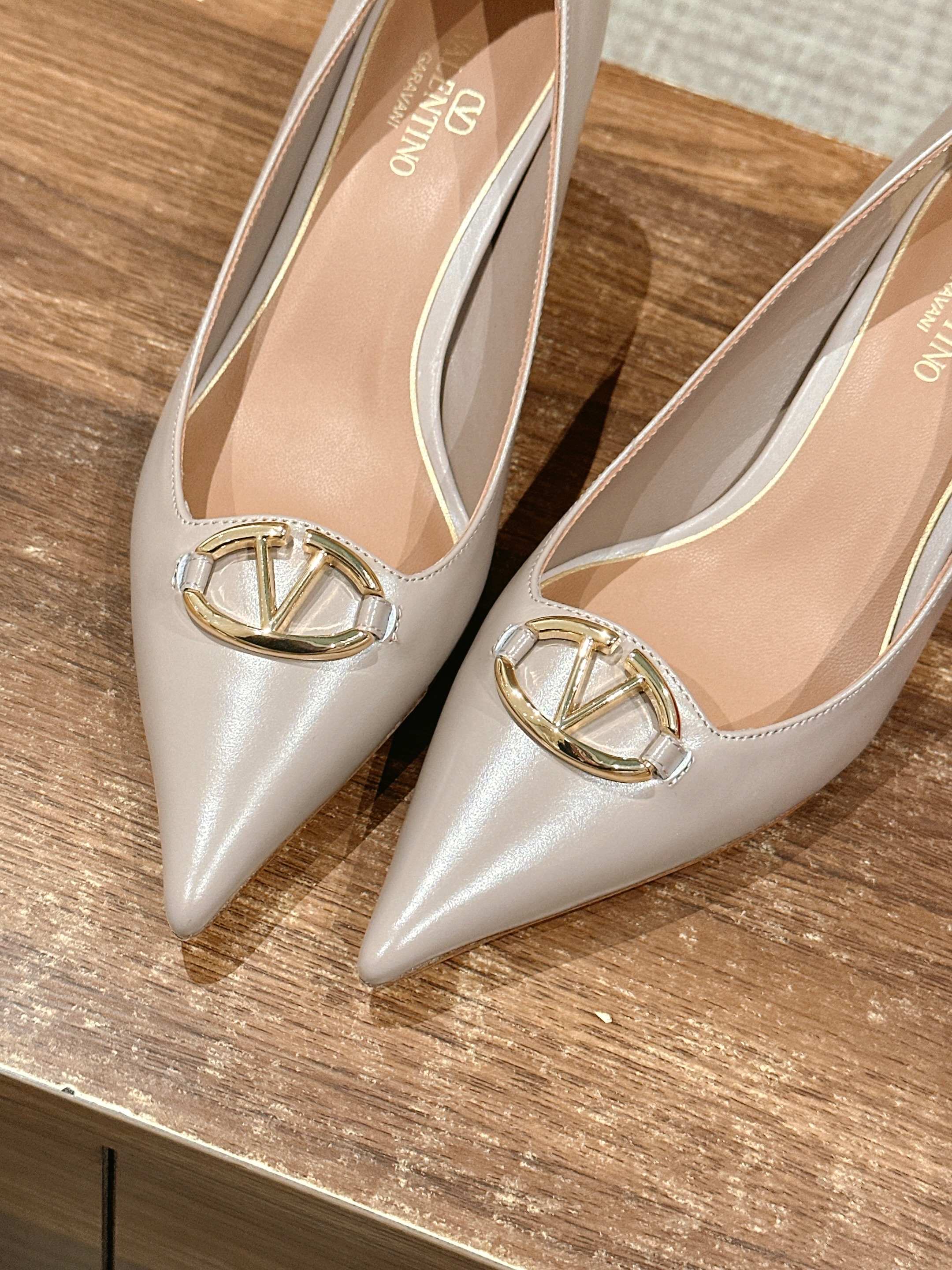 LuxluxHouse Best Quality Valentino Women Shoes