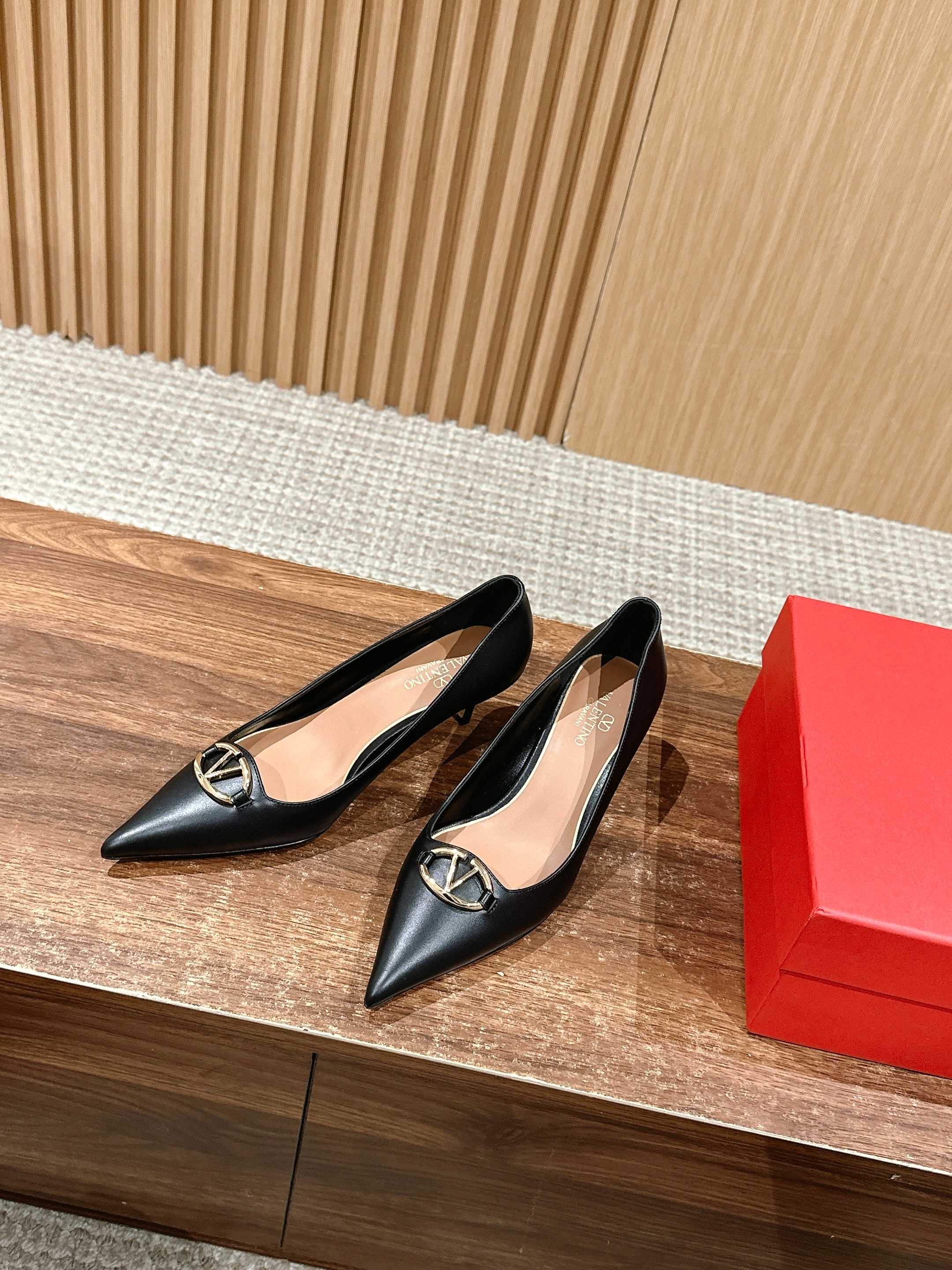 LuxluxHouse Best Quality Valentino Women Shoes