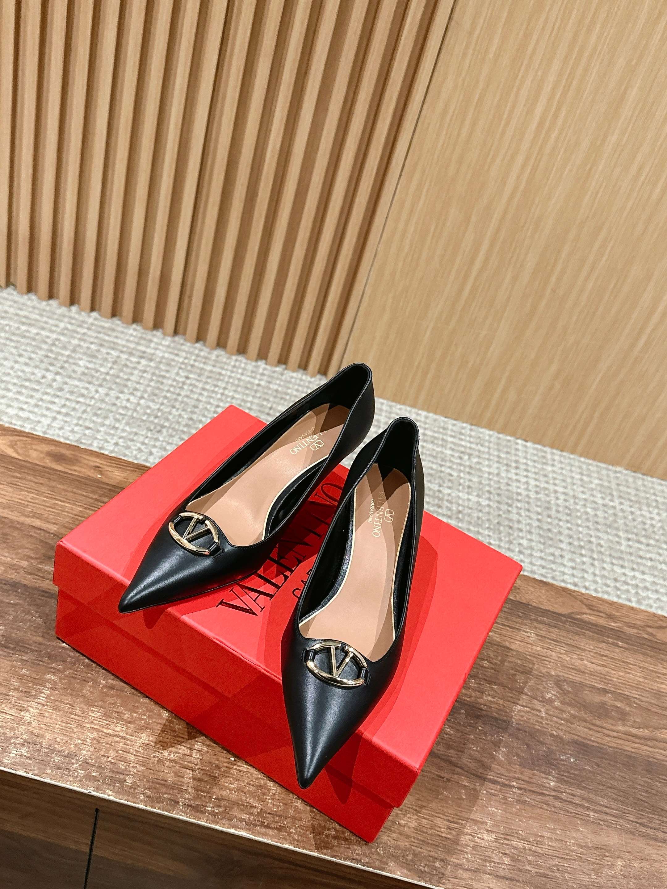 LuxluxHouse Best Quality Valentino Women Shoes