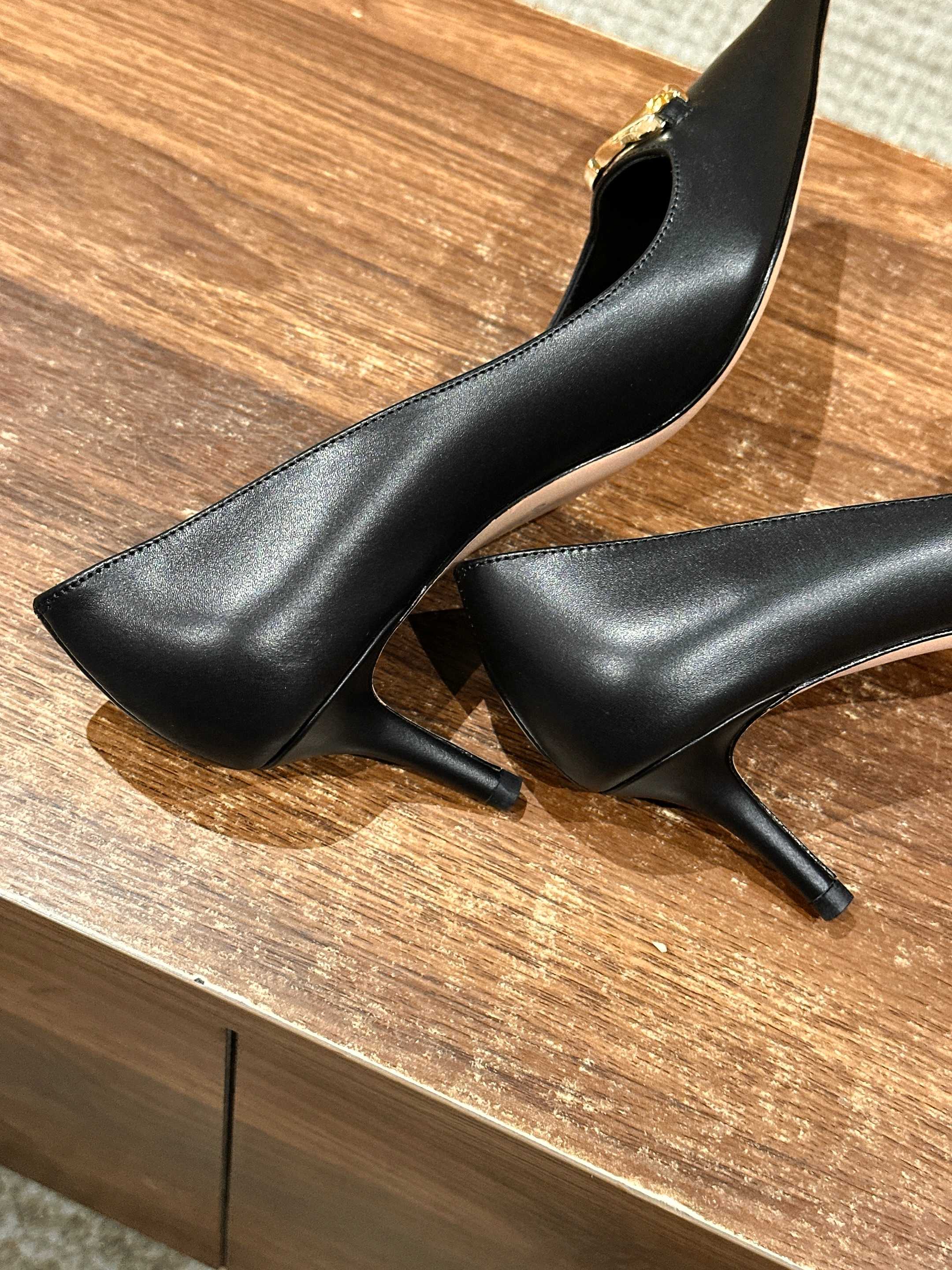LuxluxHouse Best Quality Valentino Women Shoes