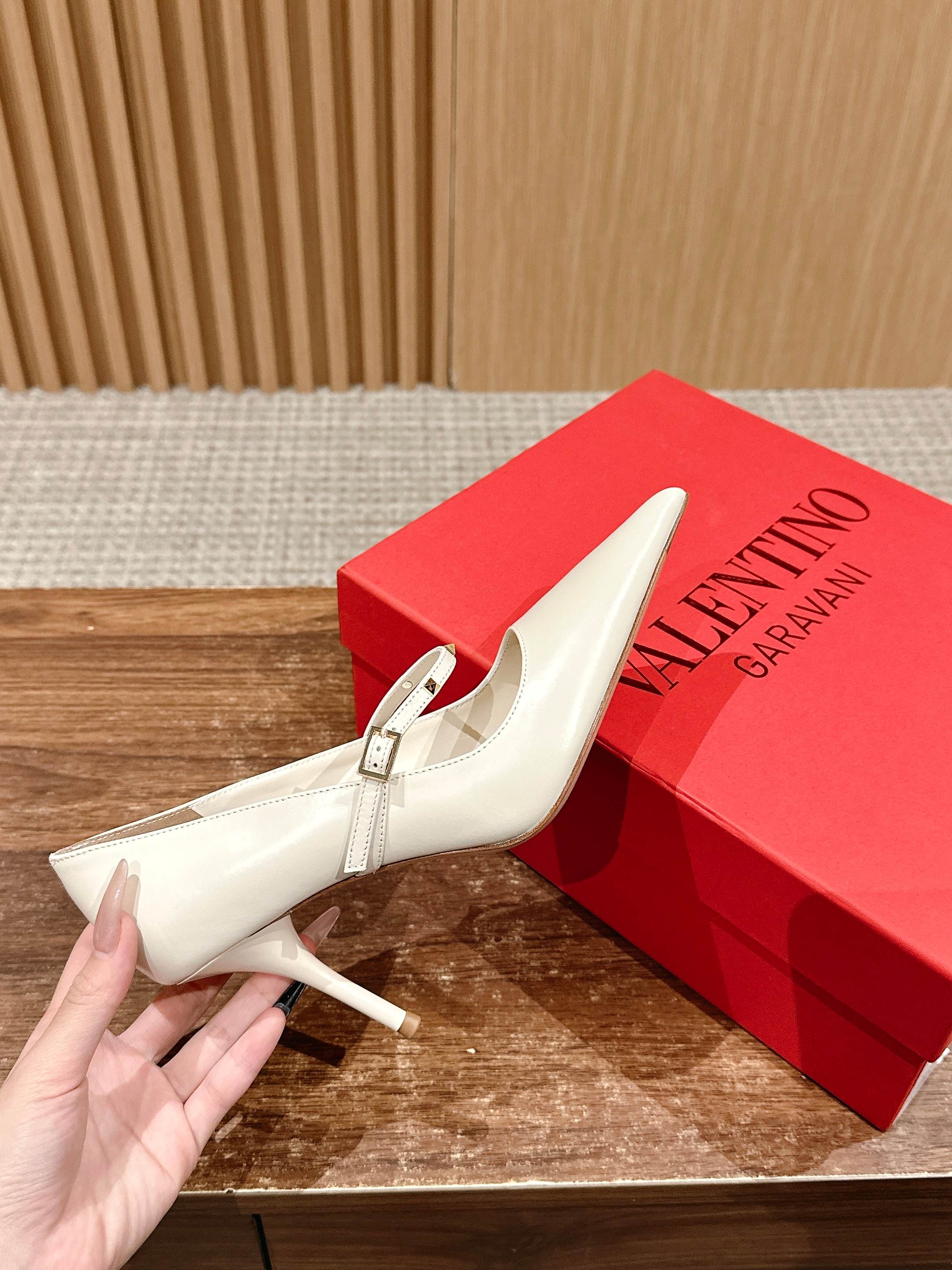 LuxluxHouse Best Quality Valentino Women Shoes