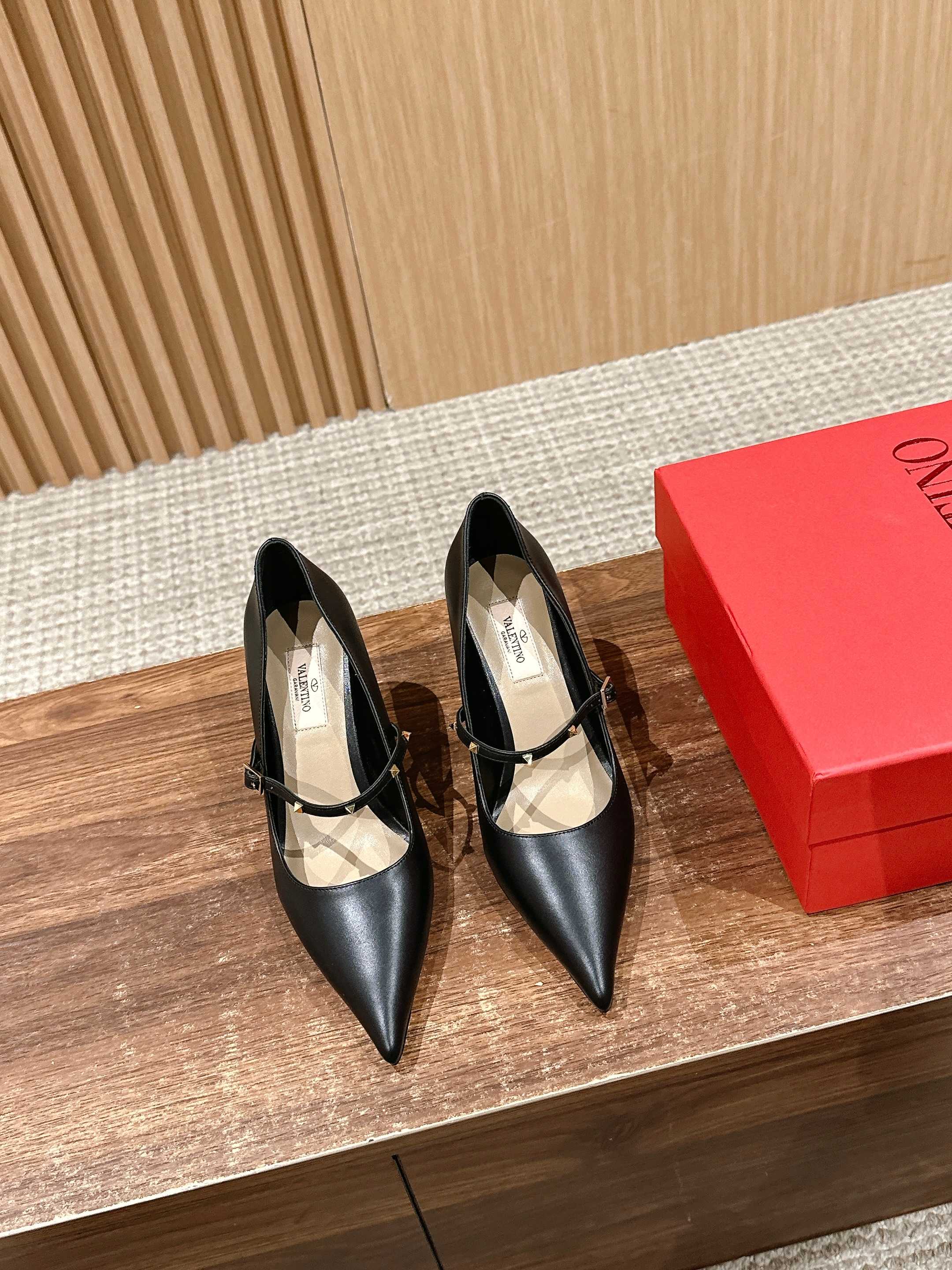 LuxluxHouse Best Quality Valentino Women Shoes