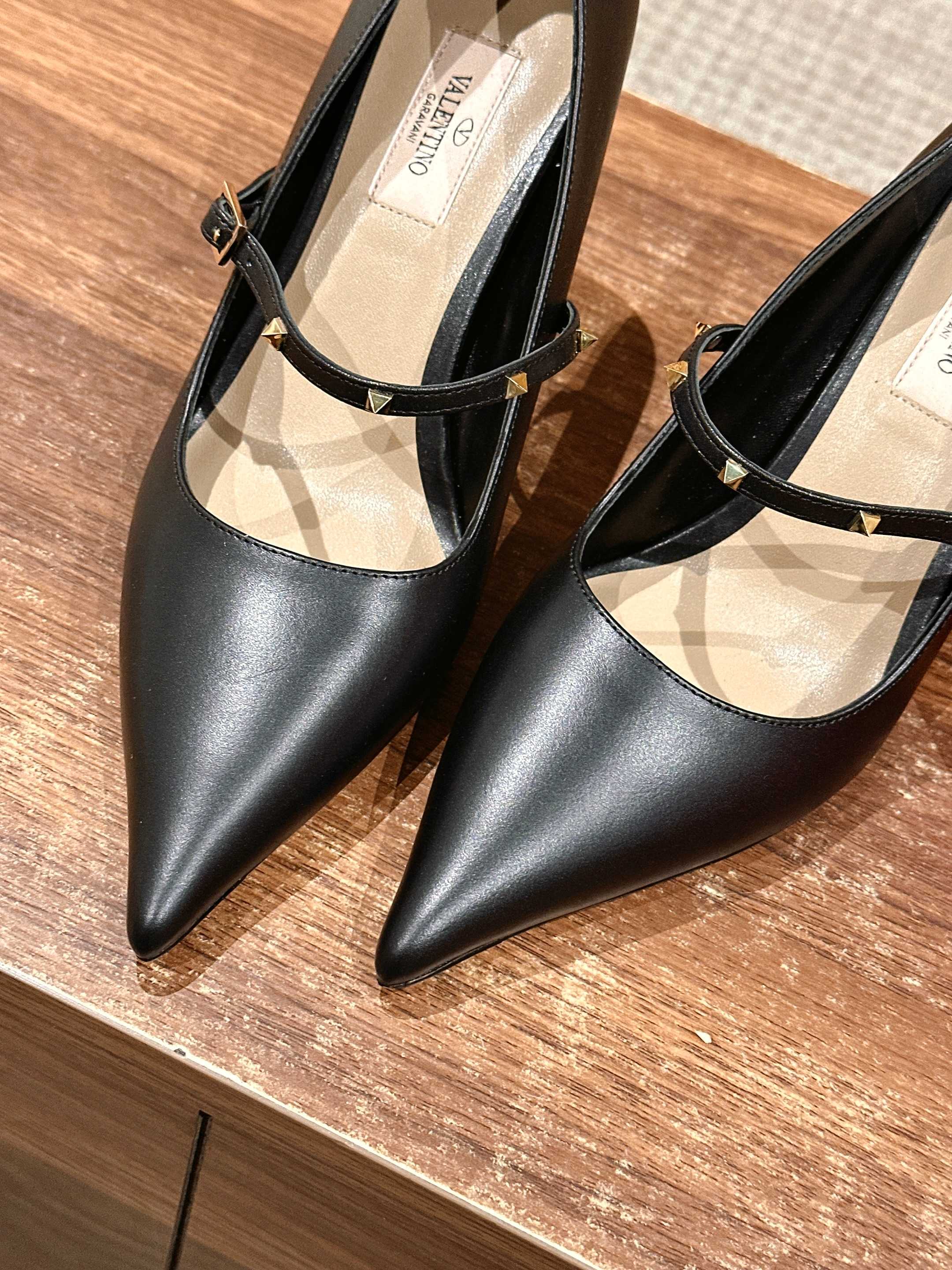 LuxluxHouse Best Quality Valentino Women Shoes