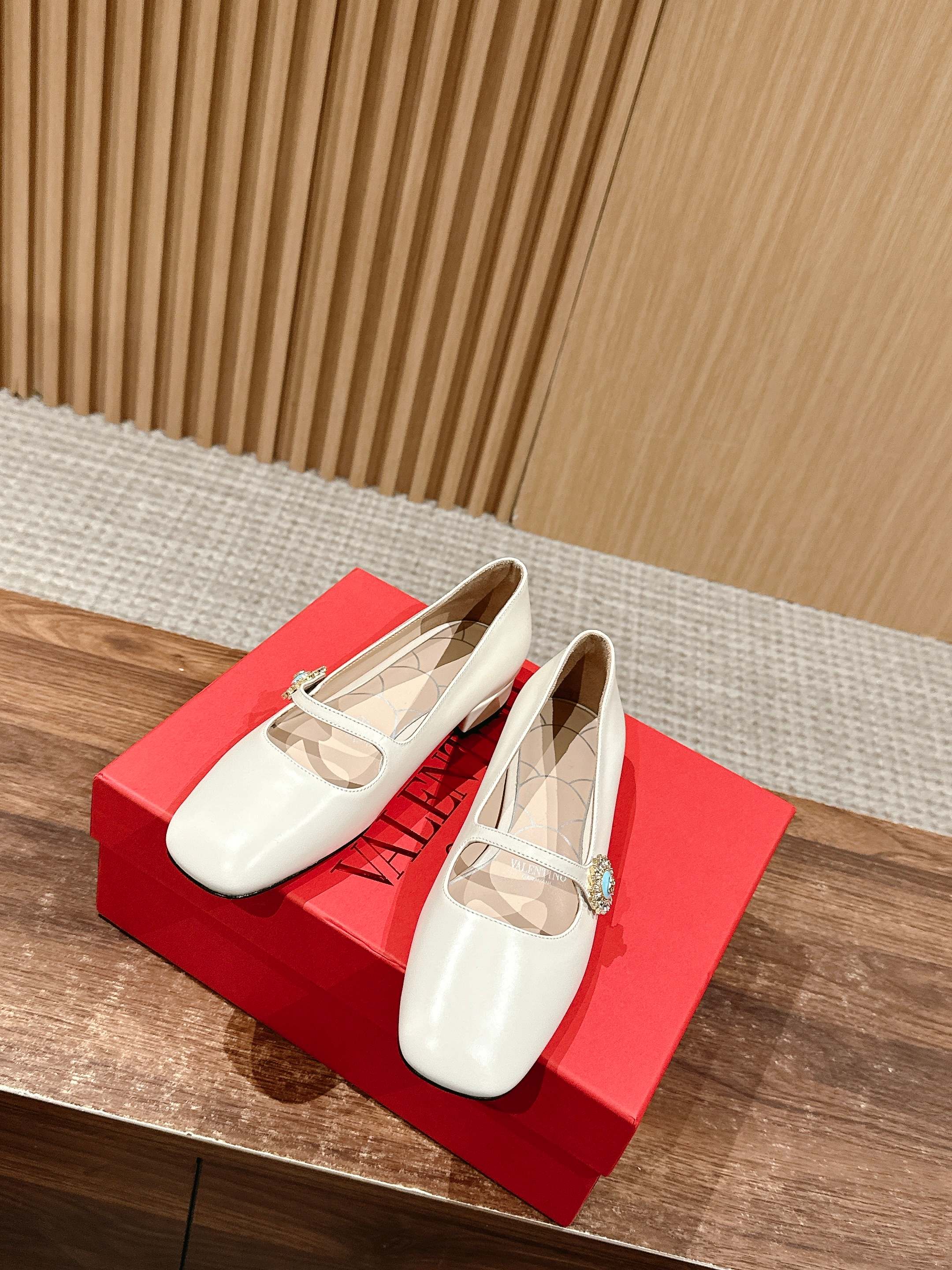 LuxluxHouse Best Quality Valentino Women Shoes