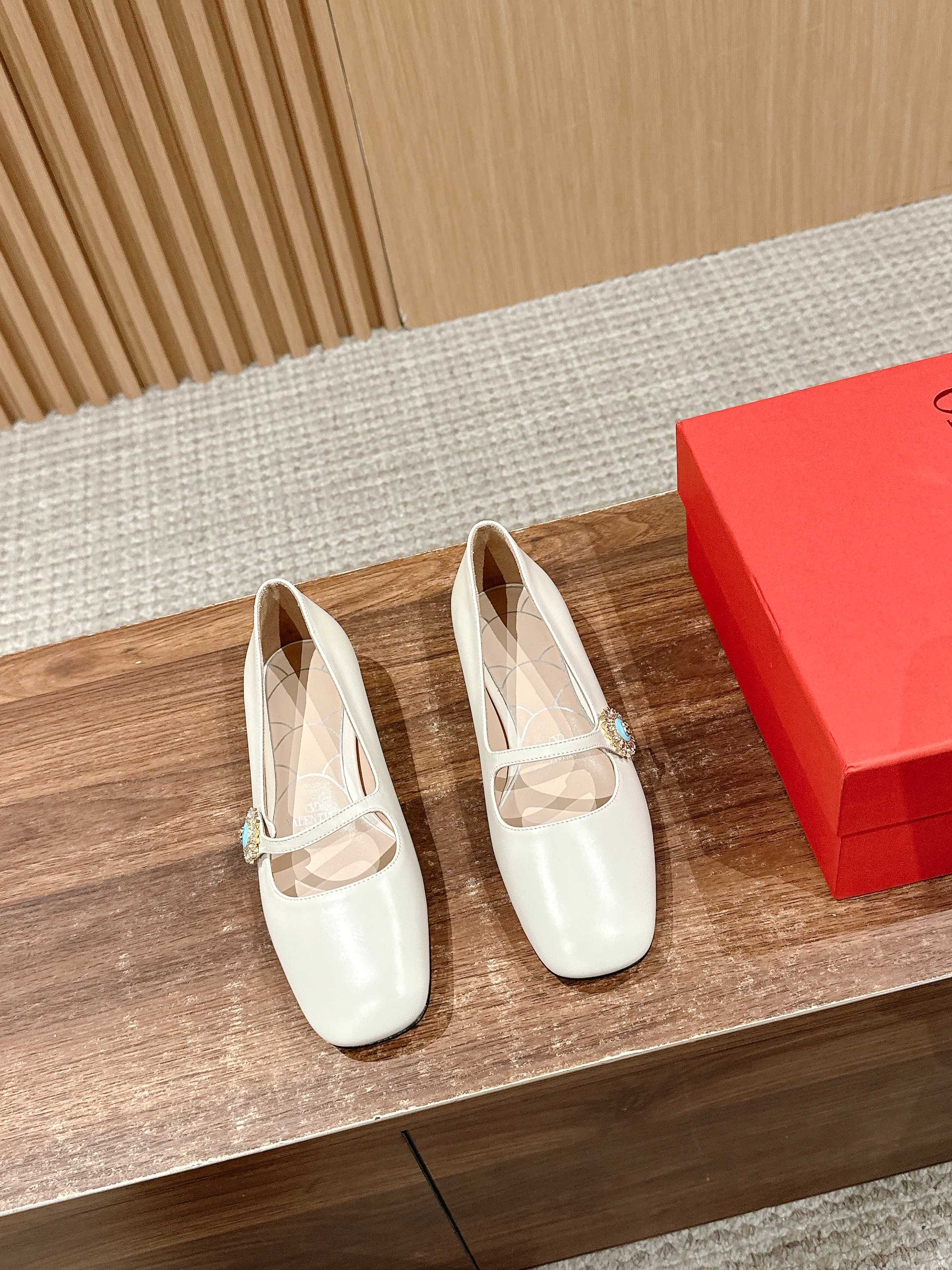 LuxluxHouse Best Quality Valentino Women Shoes