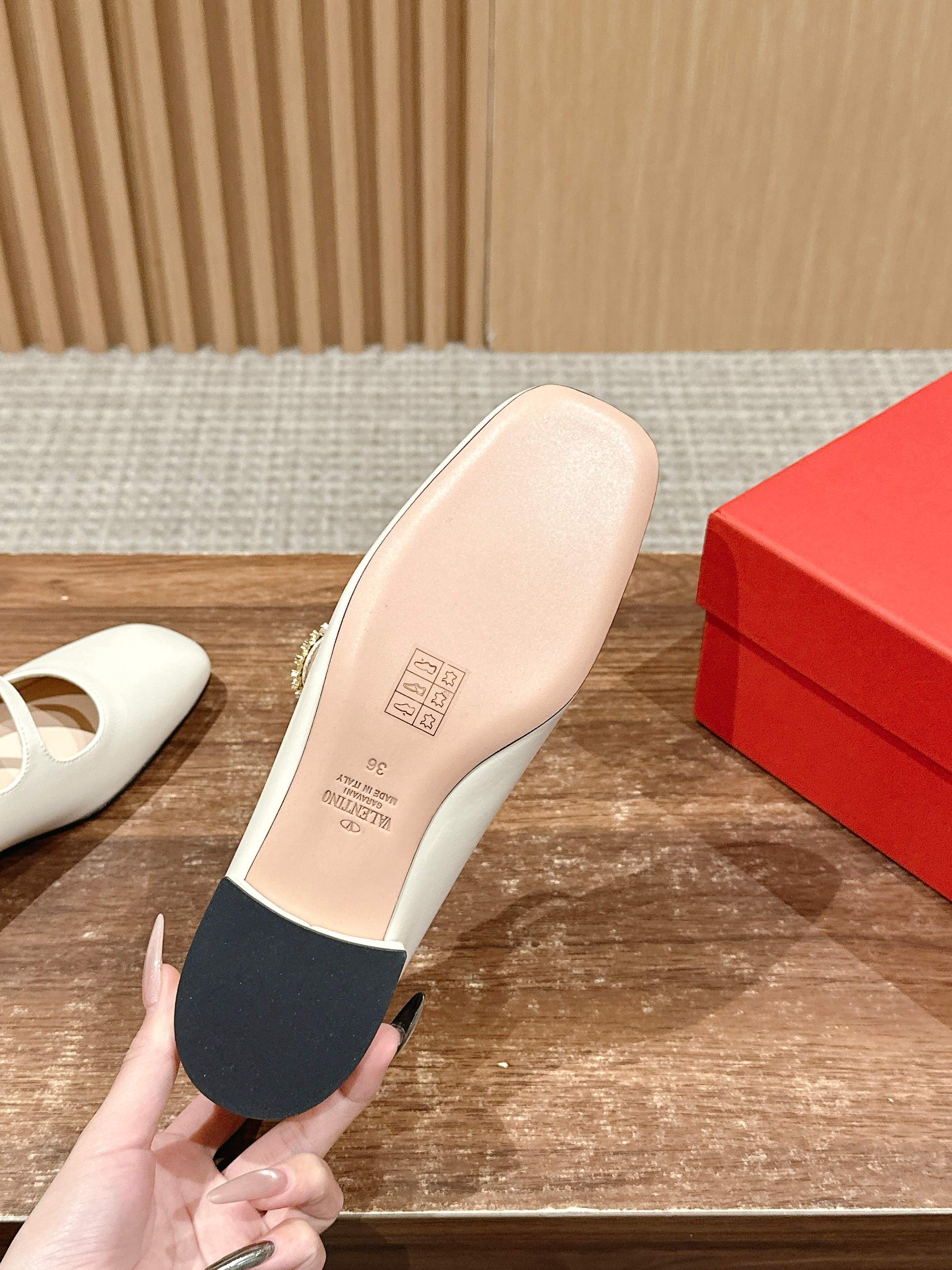 LuxluxHouse Best Quality Valentino Women Shoes