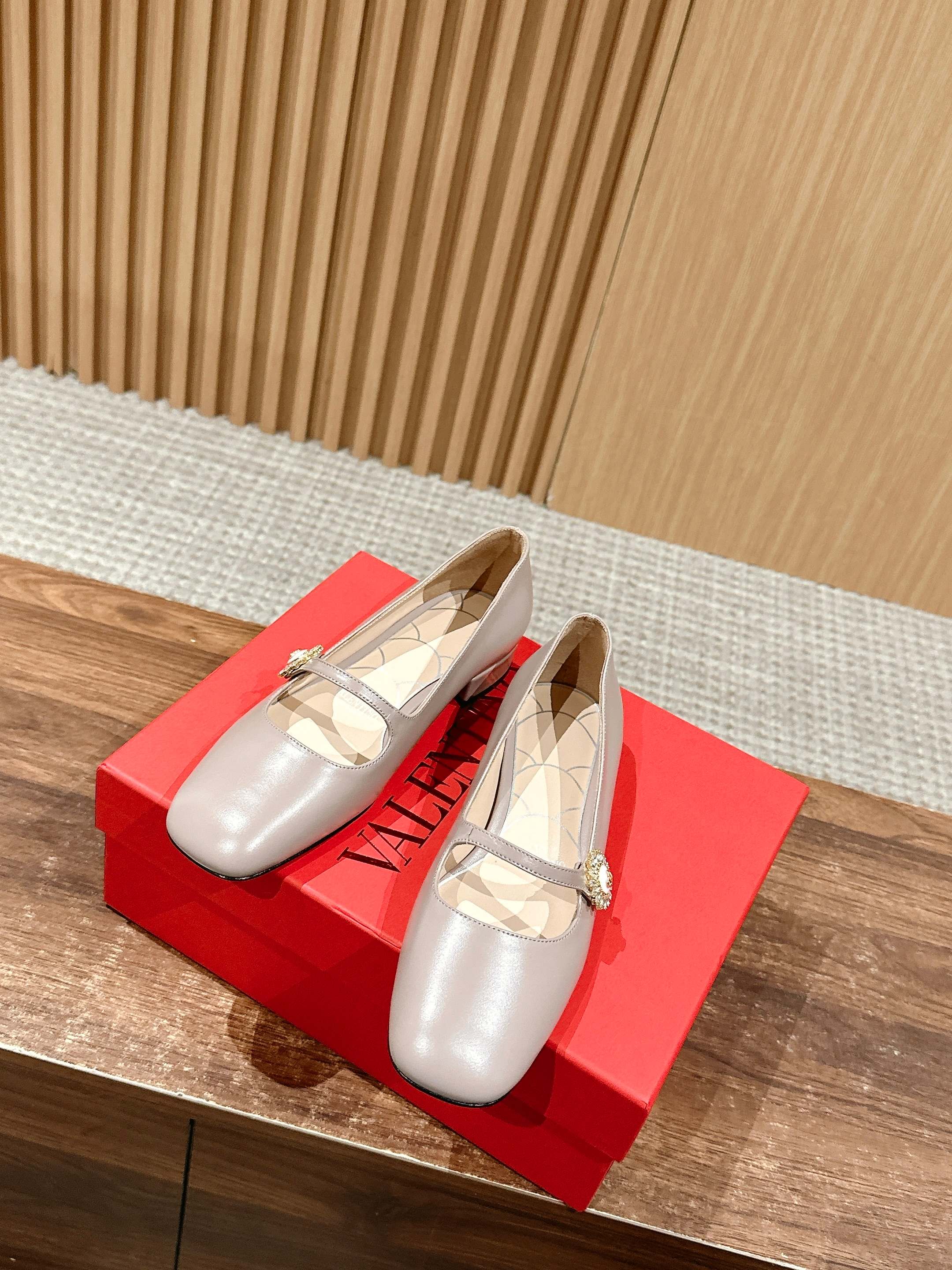 LuxluxHouse Best Quality Valentino Women Shoes