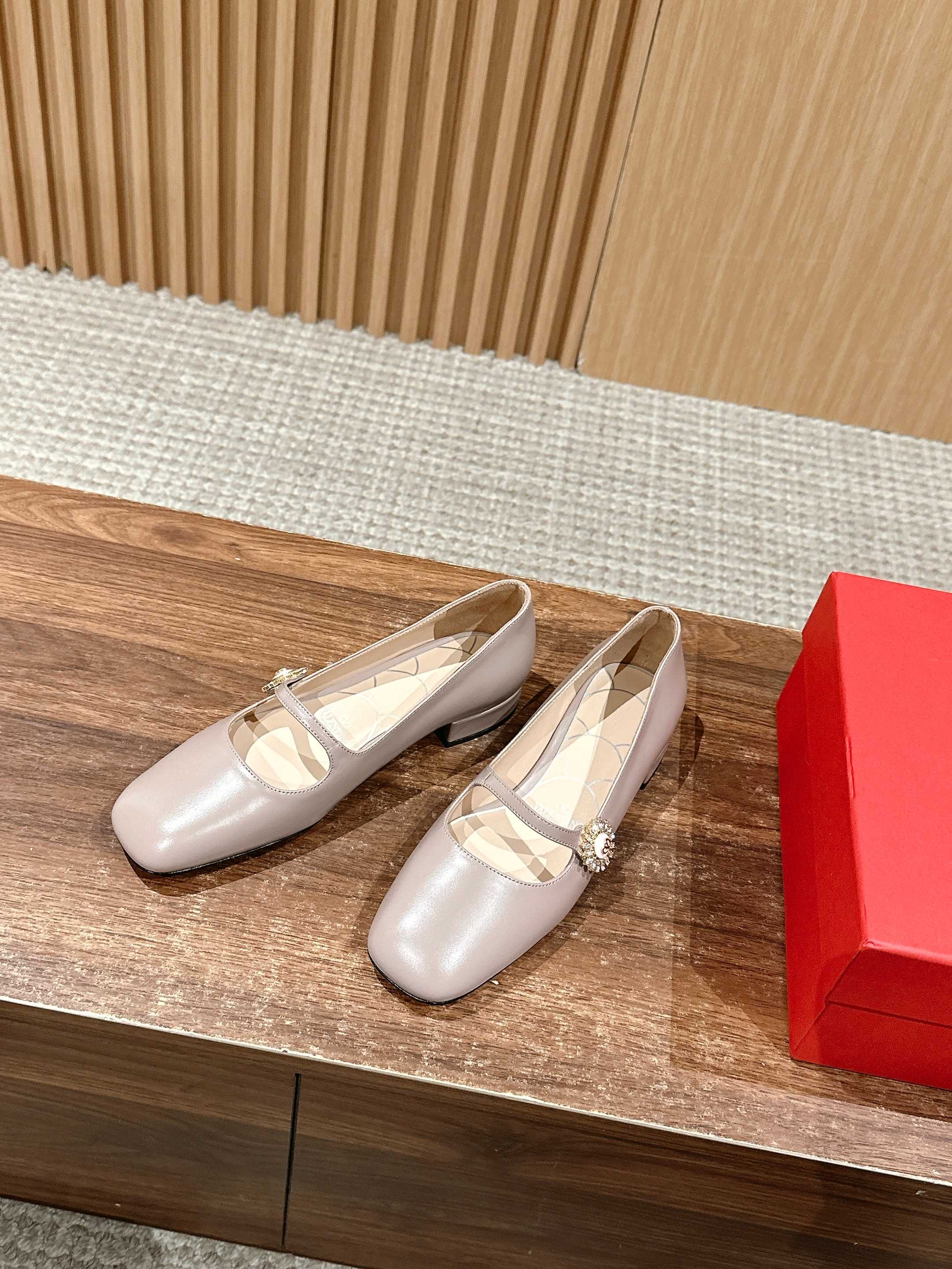 LuxluxHouse Best Quality Valentino Women Shoes
