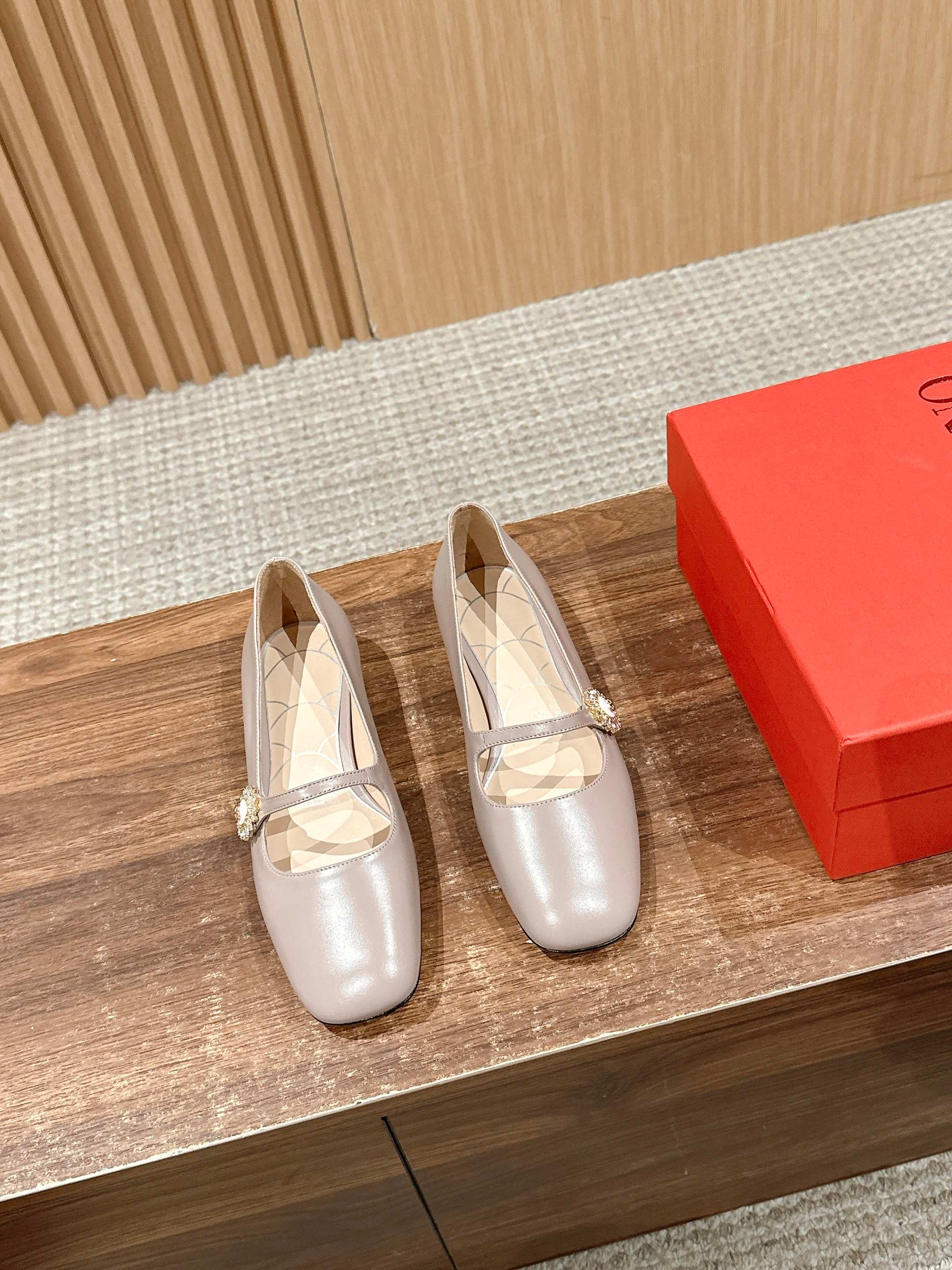 LuxluxHouse Best Quality Valentino Women Shoes