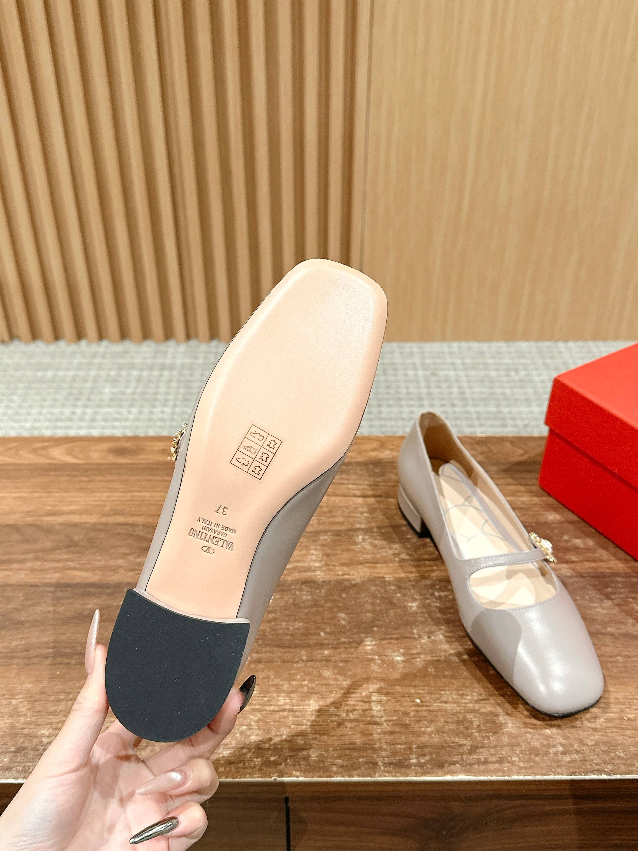 LuxluxHouse Best Quality Valentino Women Shoes