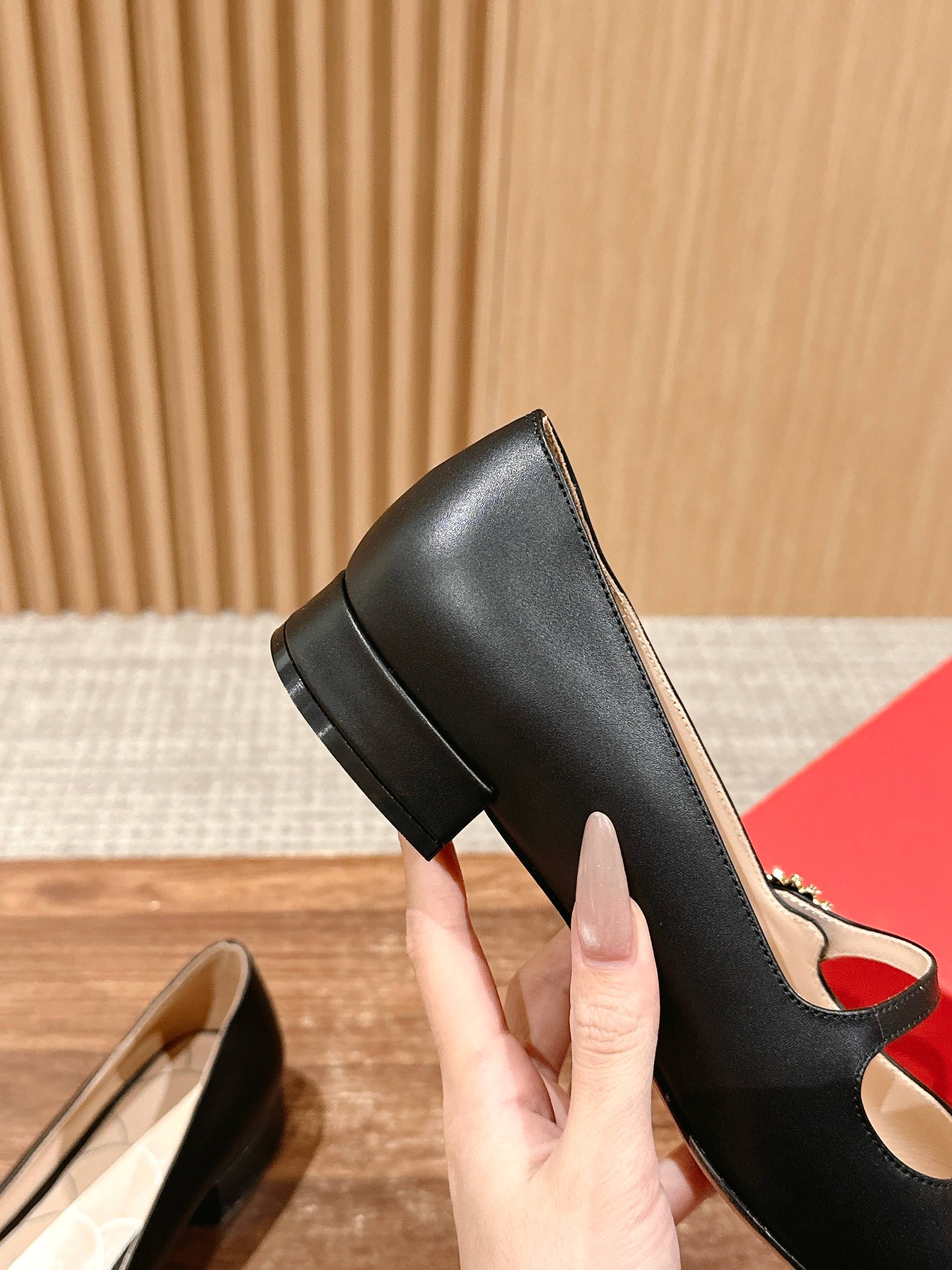 LuxluxHouse Best Quality Valentino Women Shoes