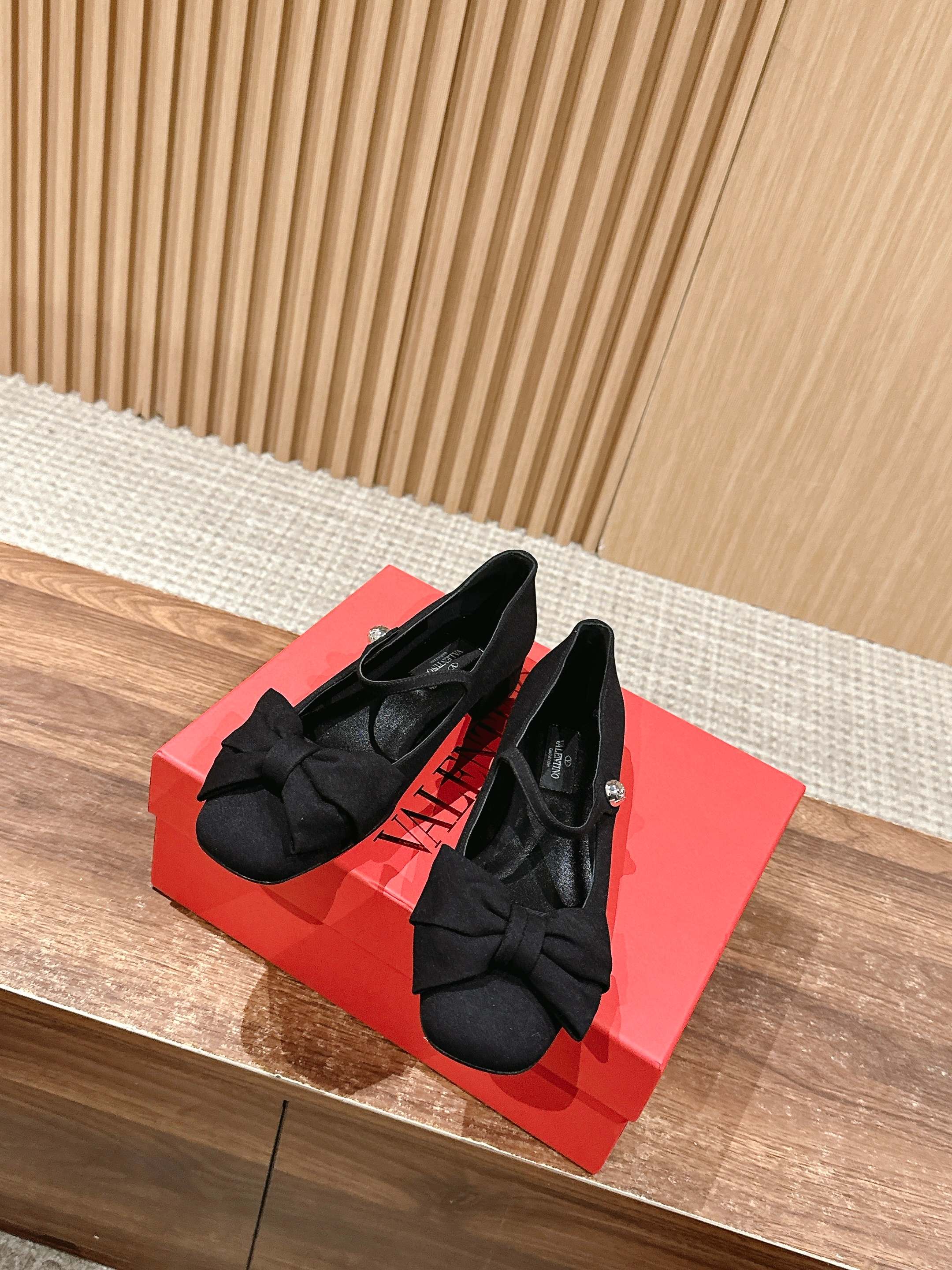 LuxluxHouse Best Quality Valentino Women Shoes
