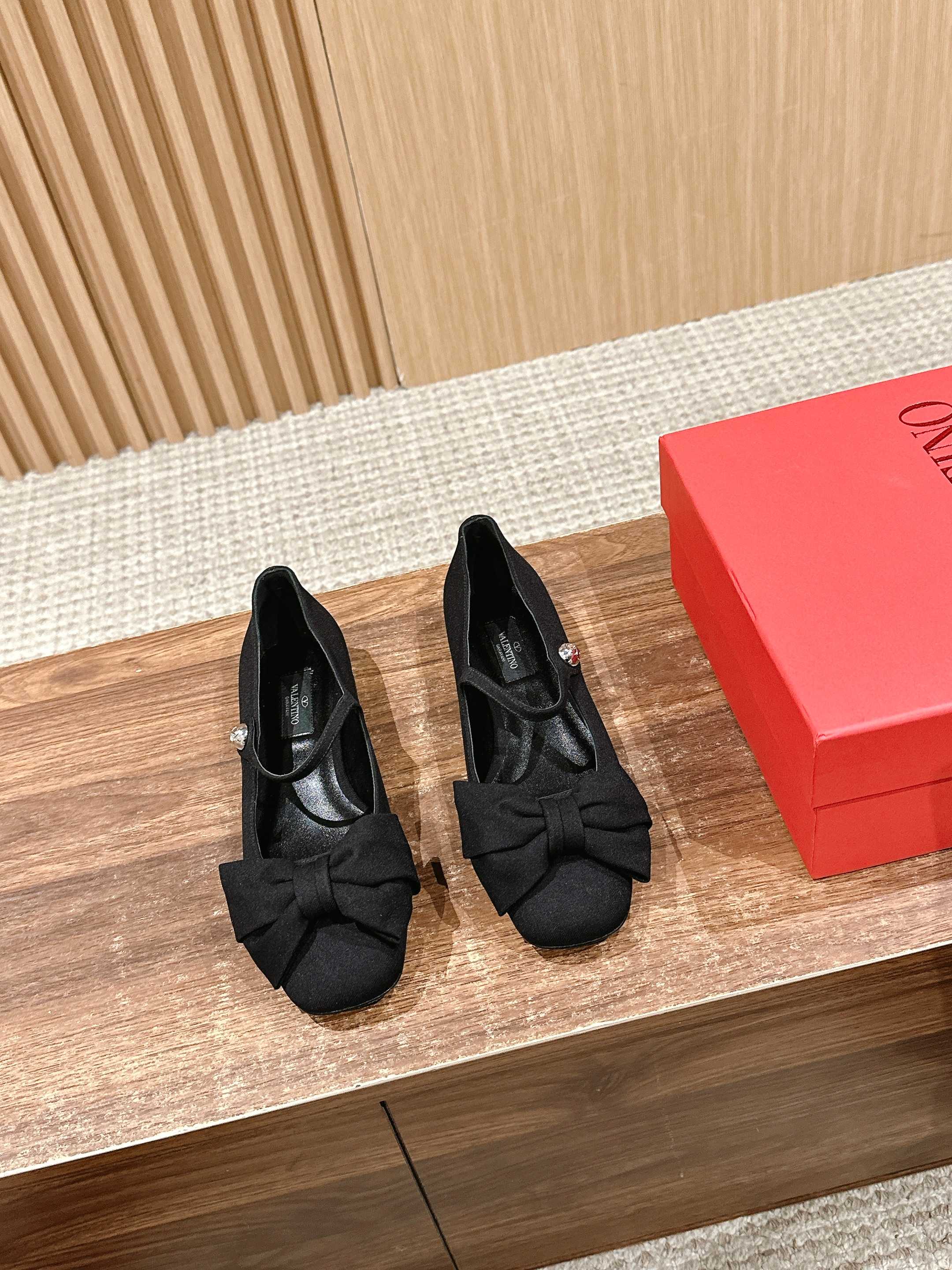 LuxluxHouse Best Quality Valentino Women Shoes