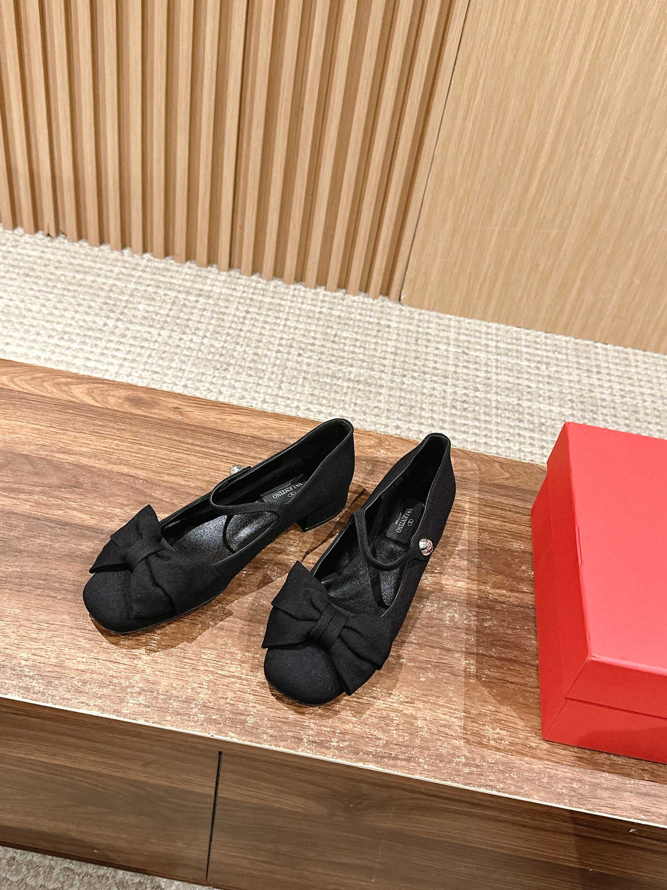 LuxluxHouse Best Quality Valentino Women Shoes