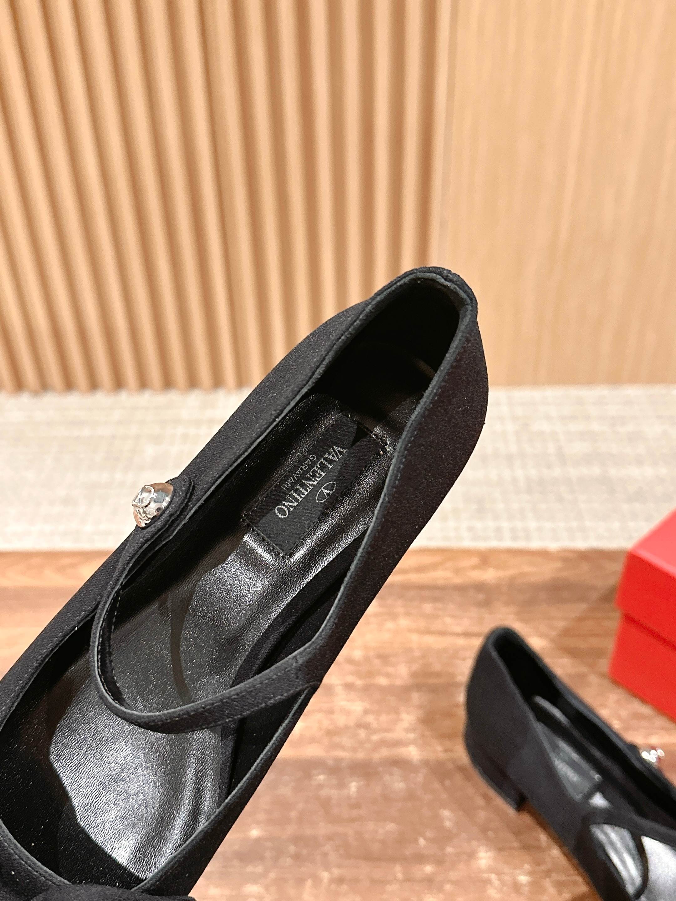 LuxluxHouse Best Quality Valentino Women Shoes