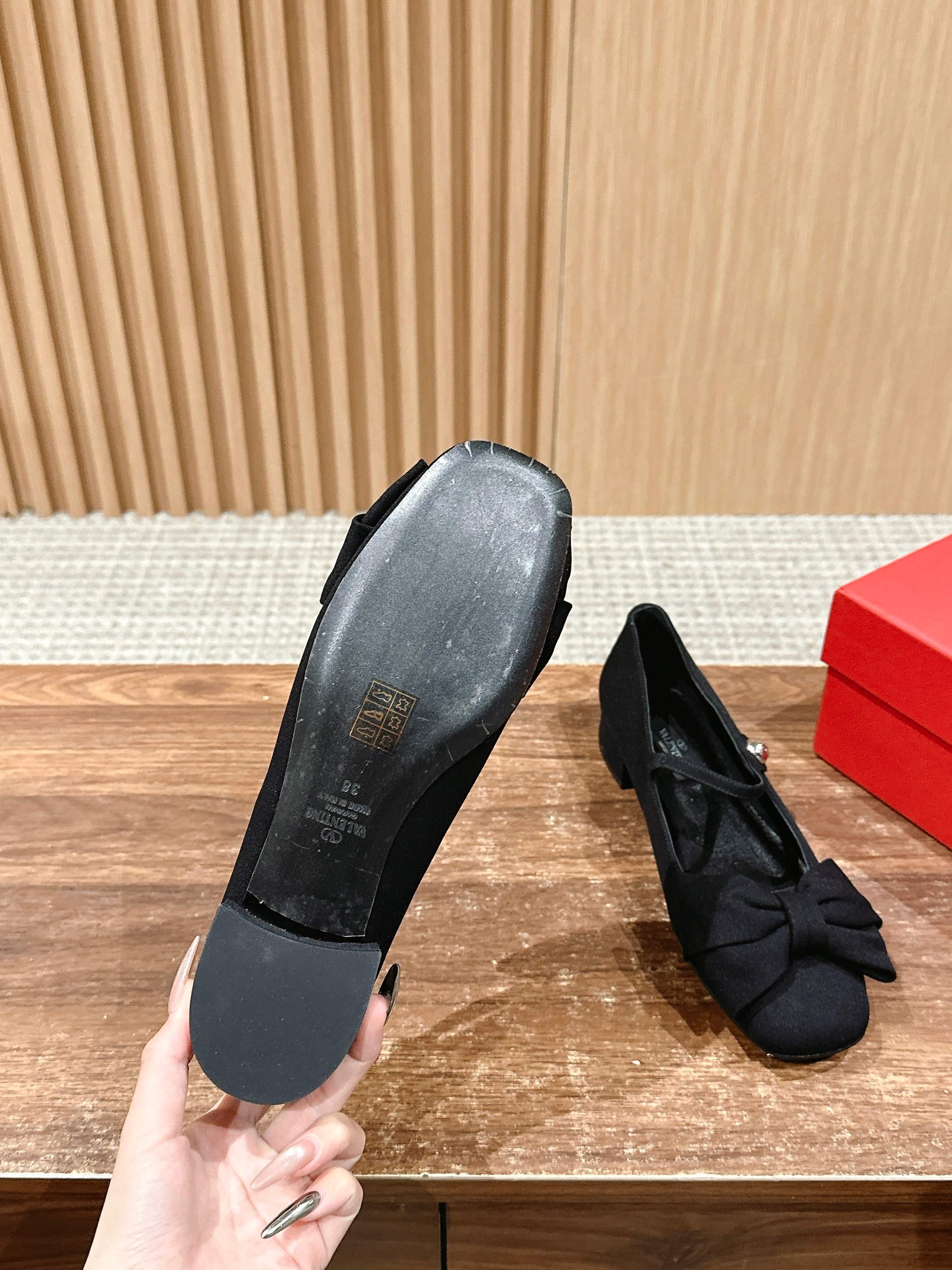 LuxluxHouse Best Quality Valentino Women Shoes