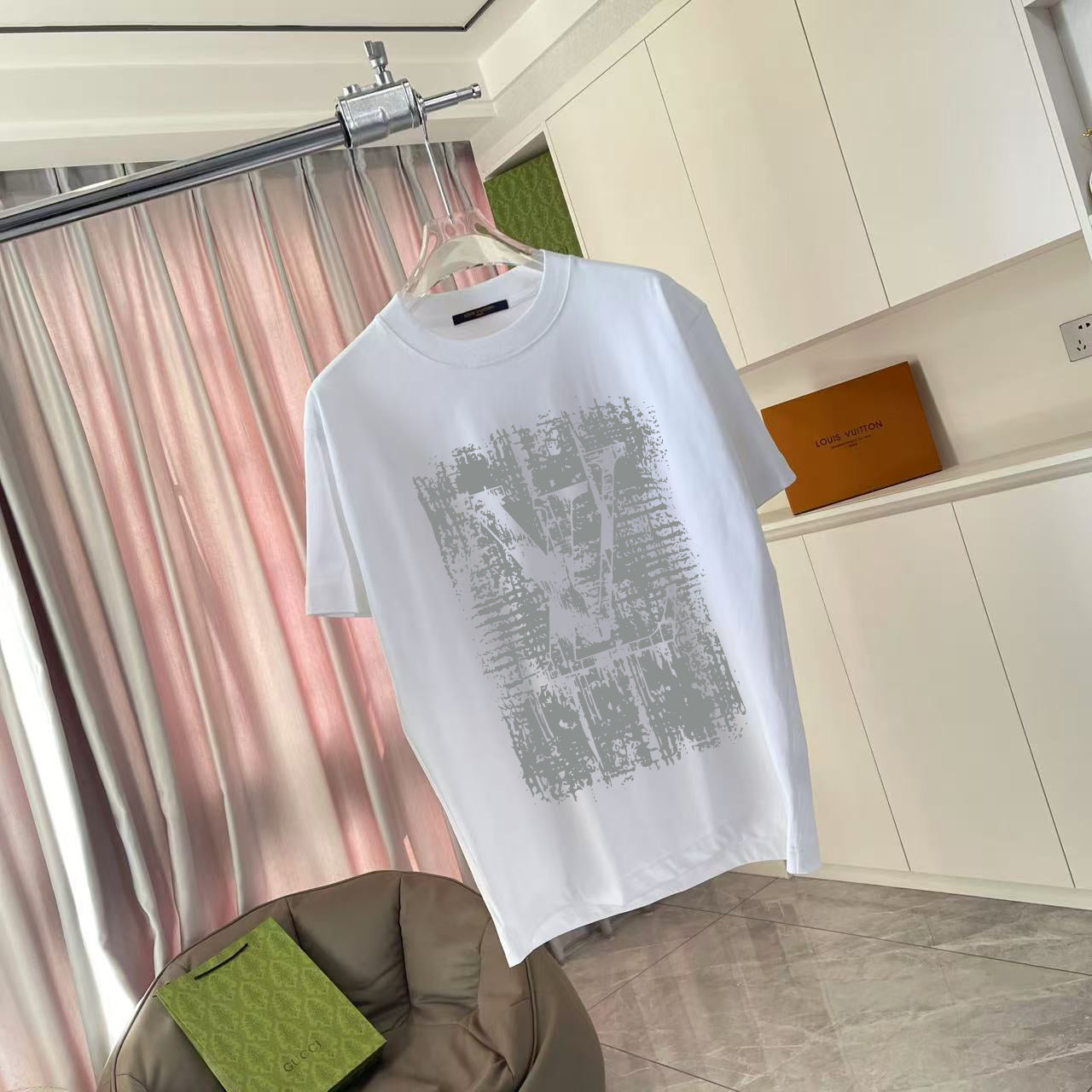 LuxluxHouse Best Quality Clothes T-shirt Louis Vuitton