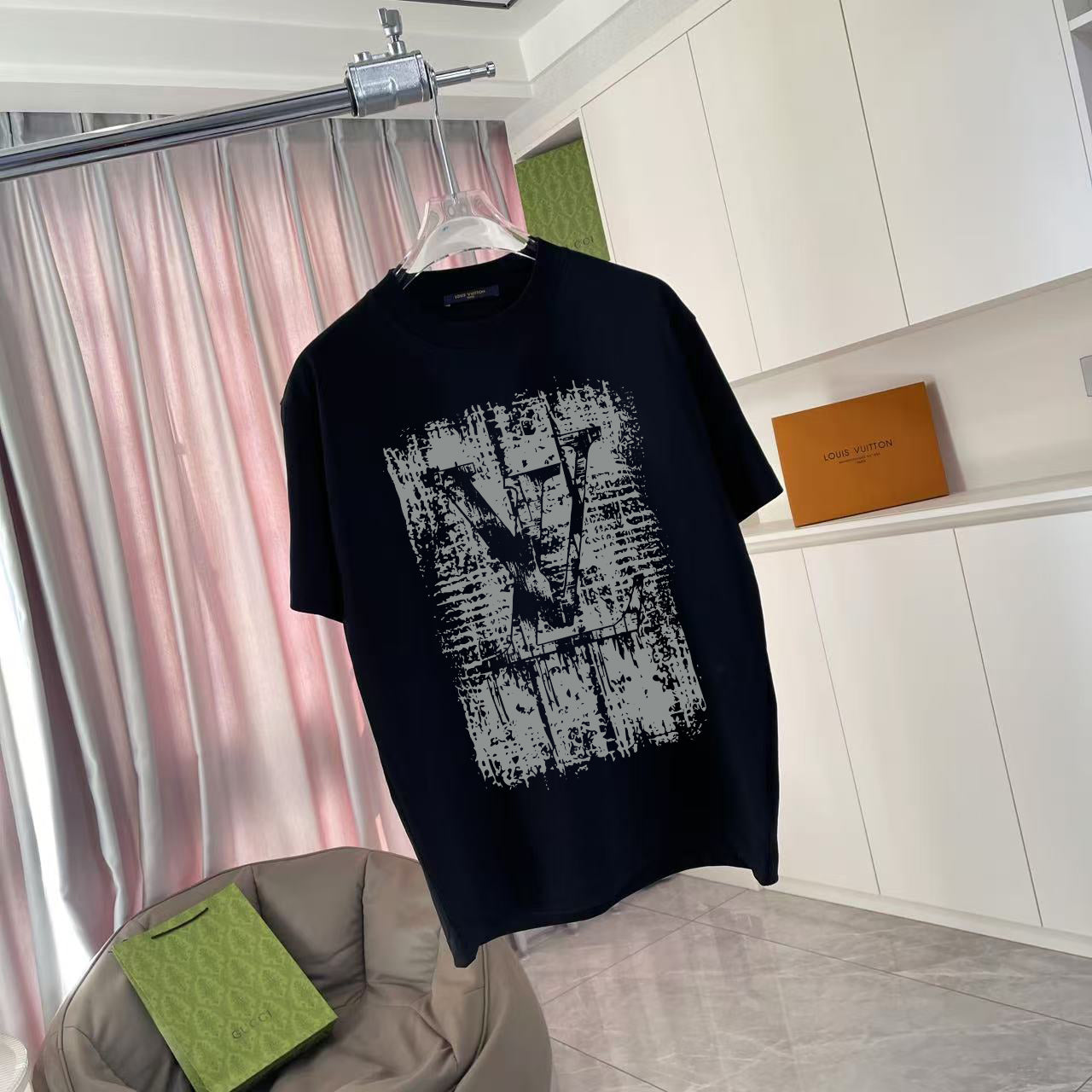 LuxluxHouse Best Quality Clothes T-shirt Louis Vuitton