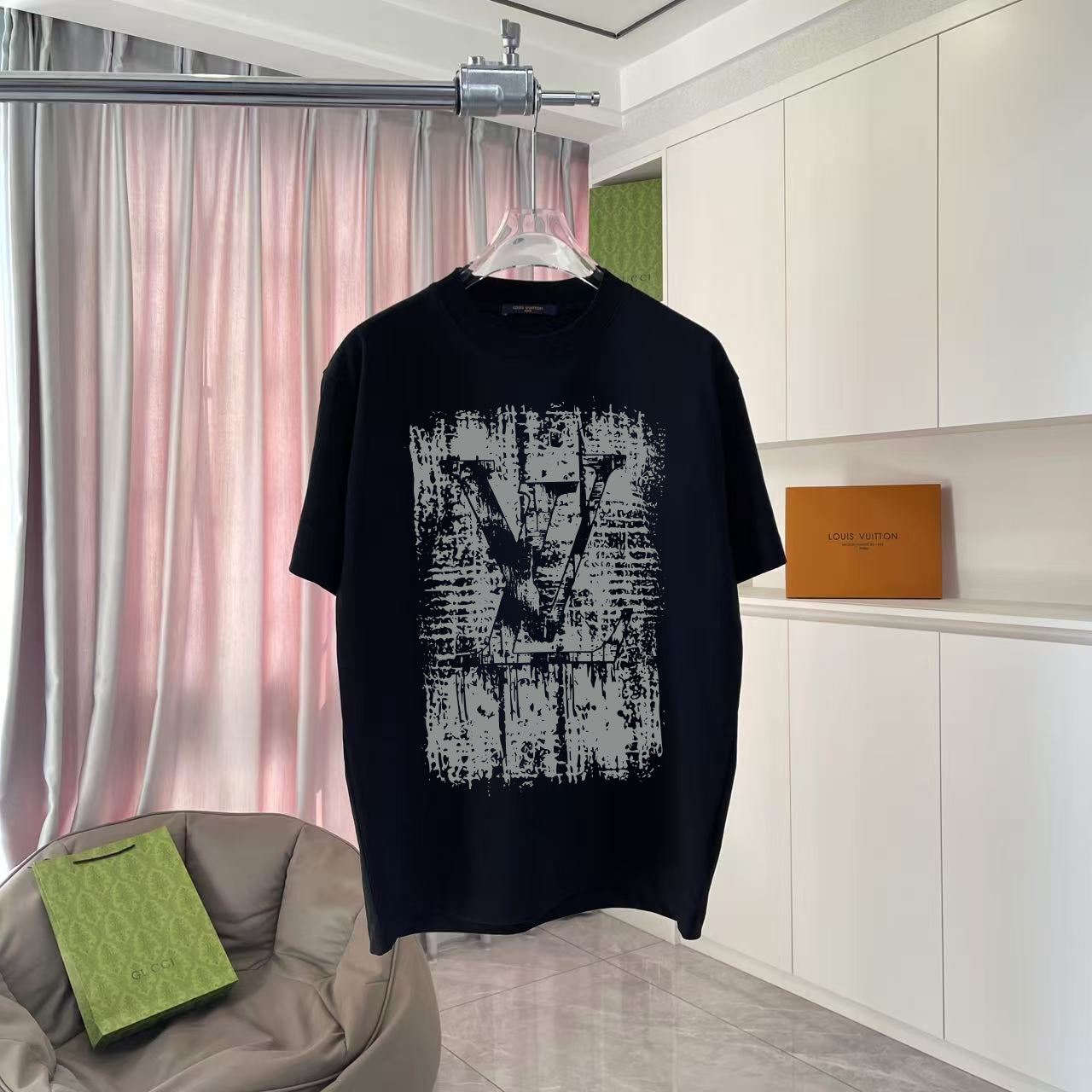 LuxluxHouse Best Quality Clothes T-shirt Louis Vuitton