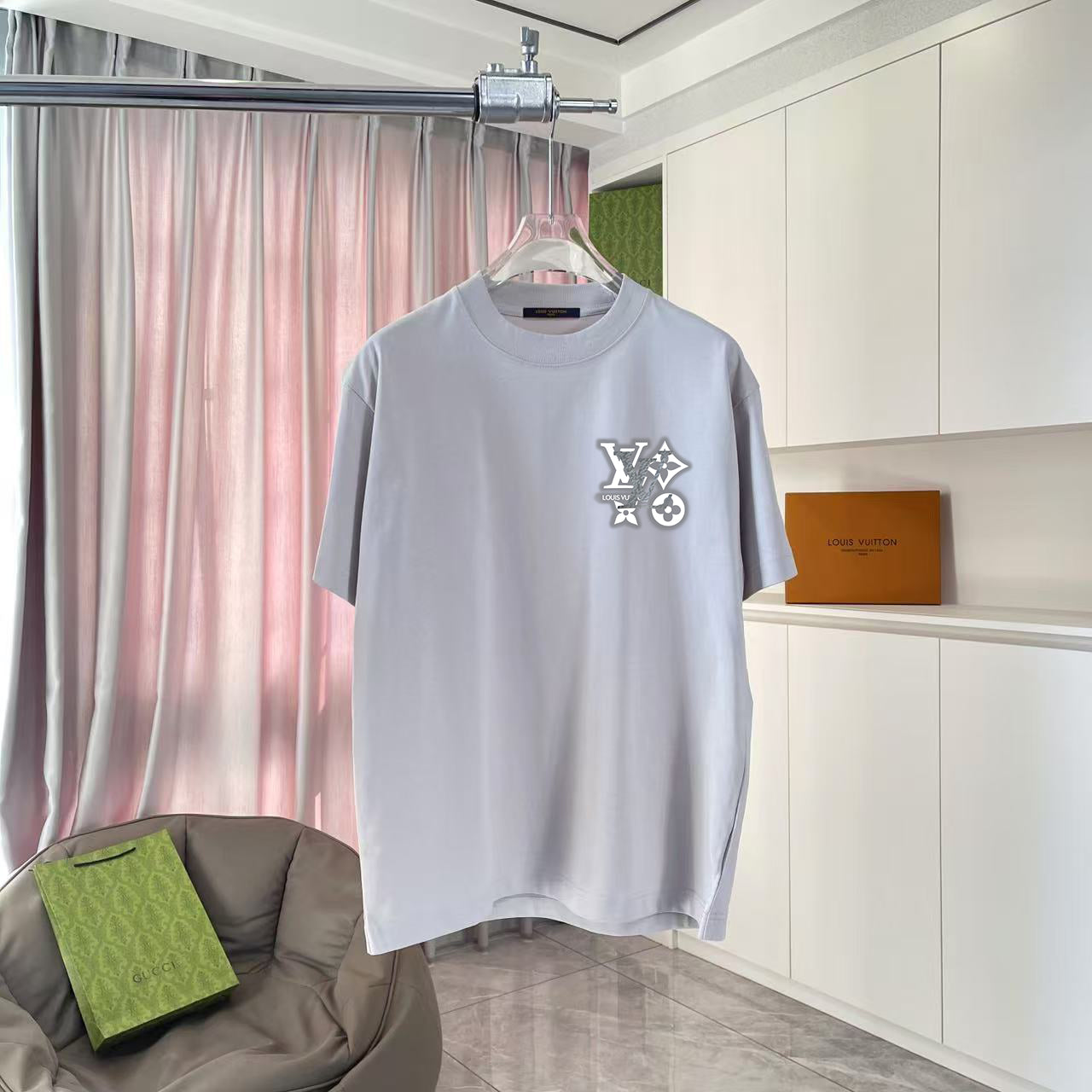 LuxluxHouse Best Quality Clothes T-shirt Louis Vuitton
