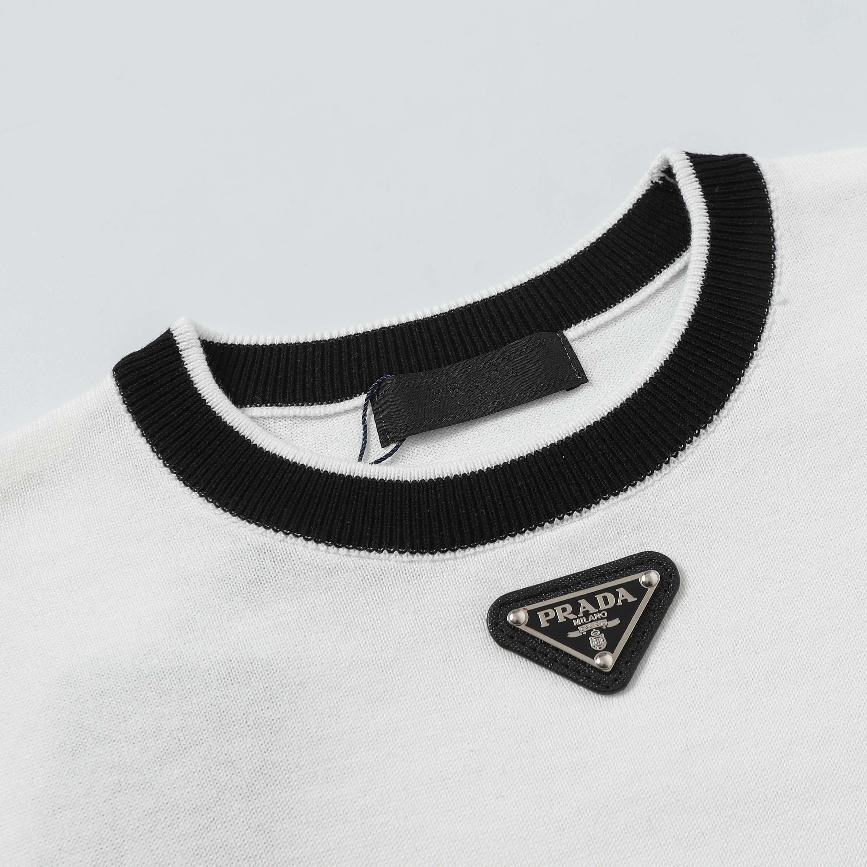 LuxluxHouse Best Quality Clothes T-shirt Prada