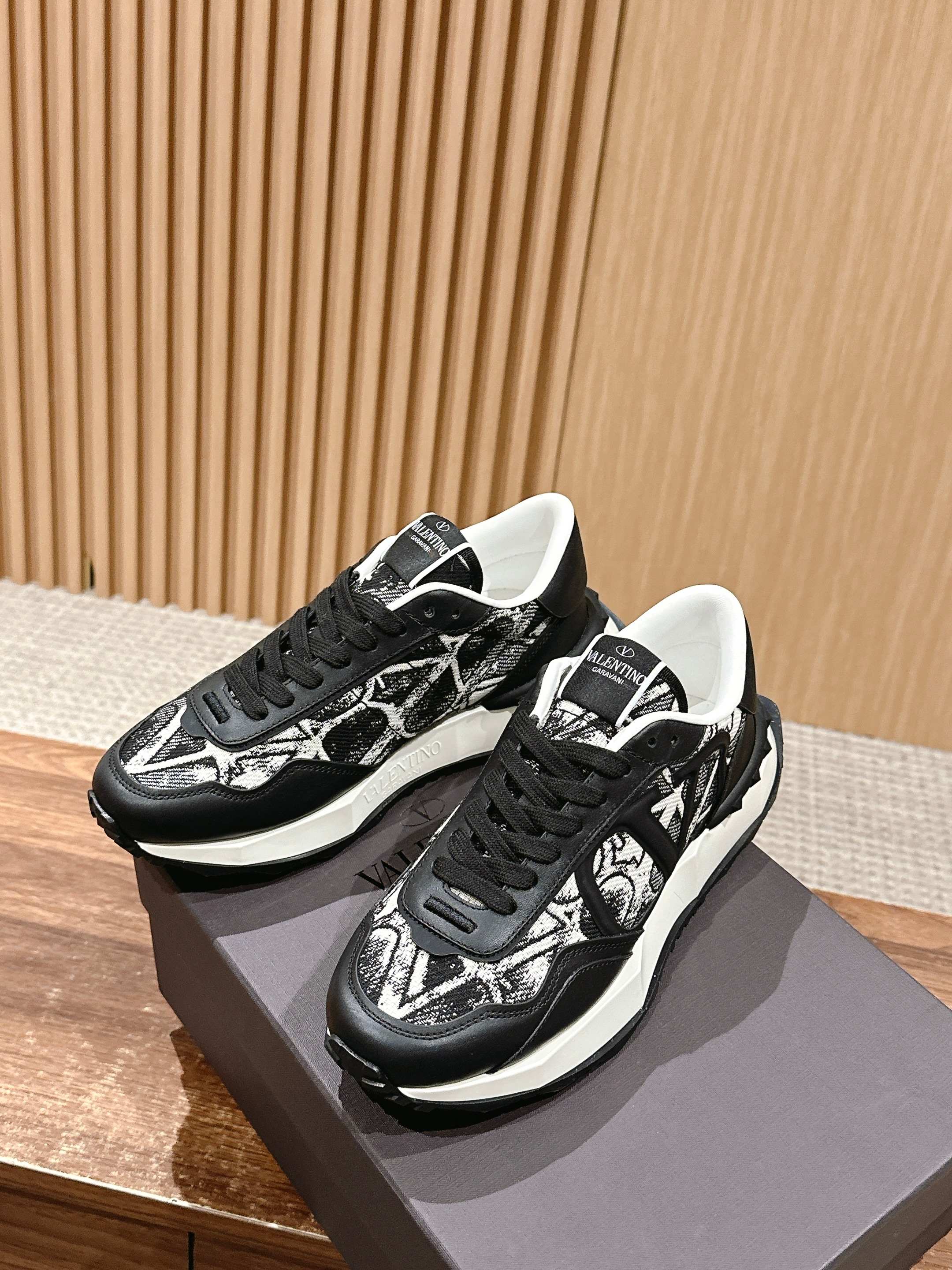 LuxluxHouse Best Quality Valentino Women Shoes