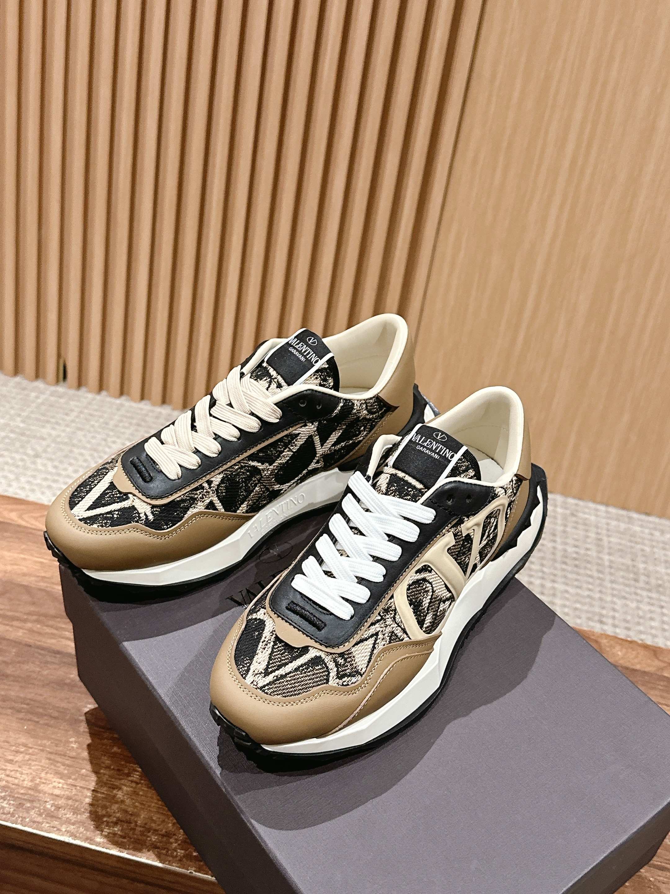 LuxluxHouse Best Quality Valentino Women Shoes