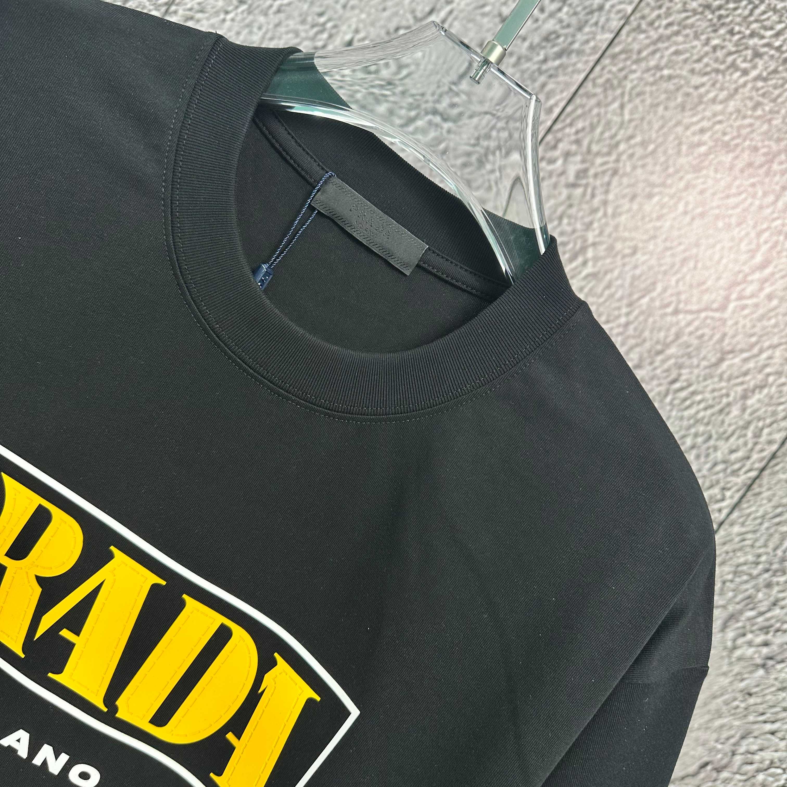 LuxluxHouse Best Quality Clothes T-shirt Prada