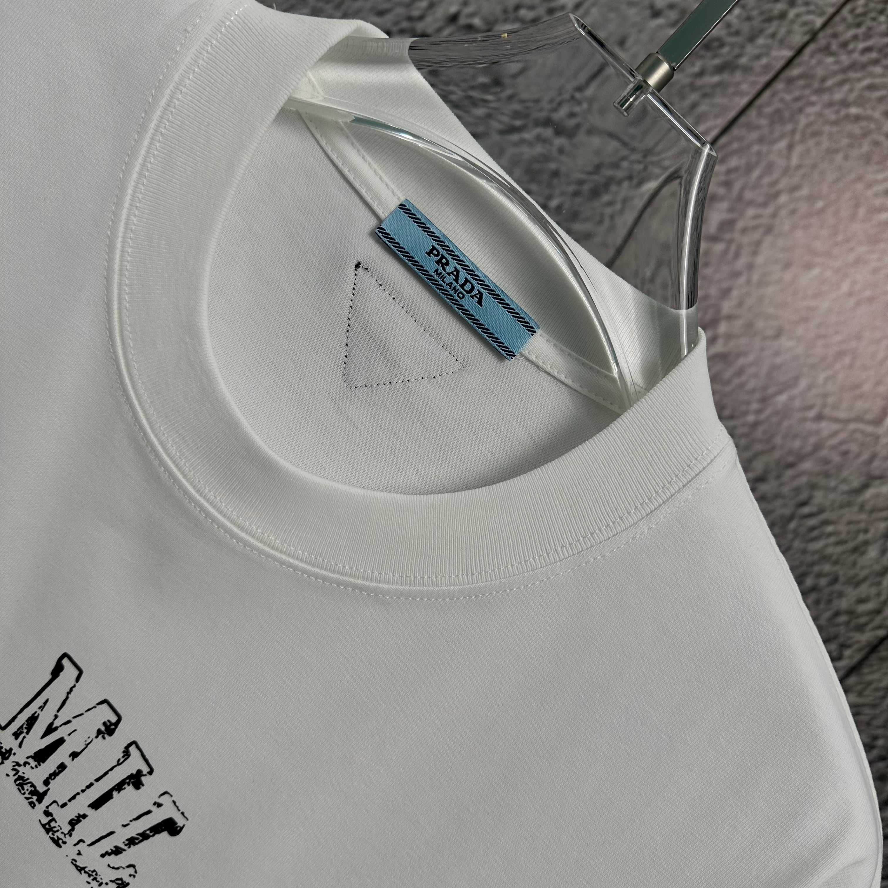 LuxluxHouse Best Quality Clothes T-shirt Prada