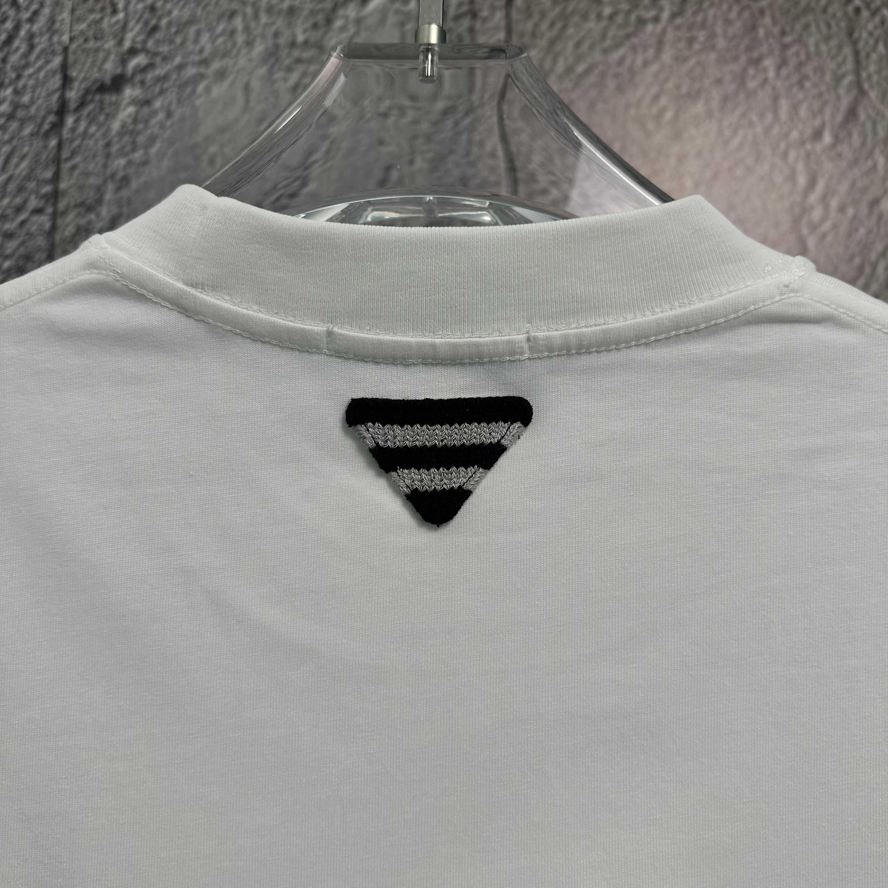 LuxluxHouse Best Quality Clothes T-shirt Prada