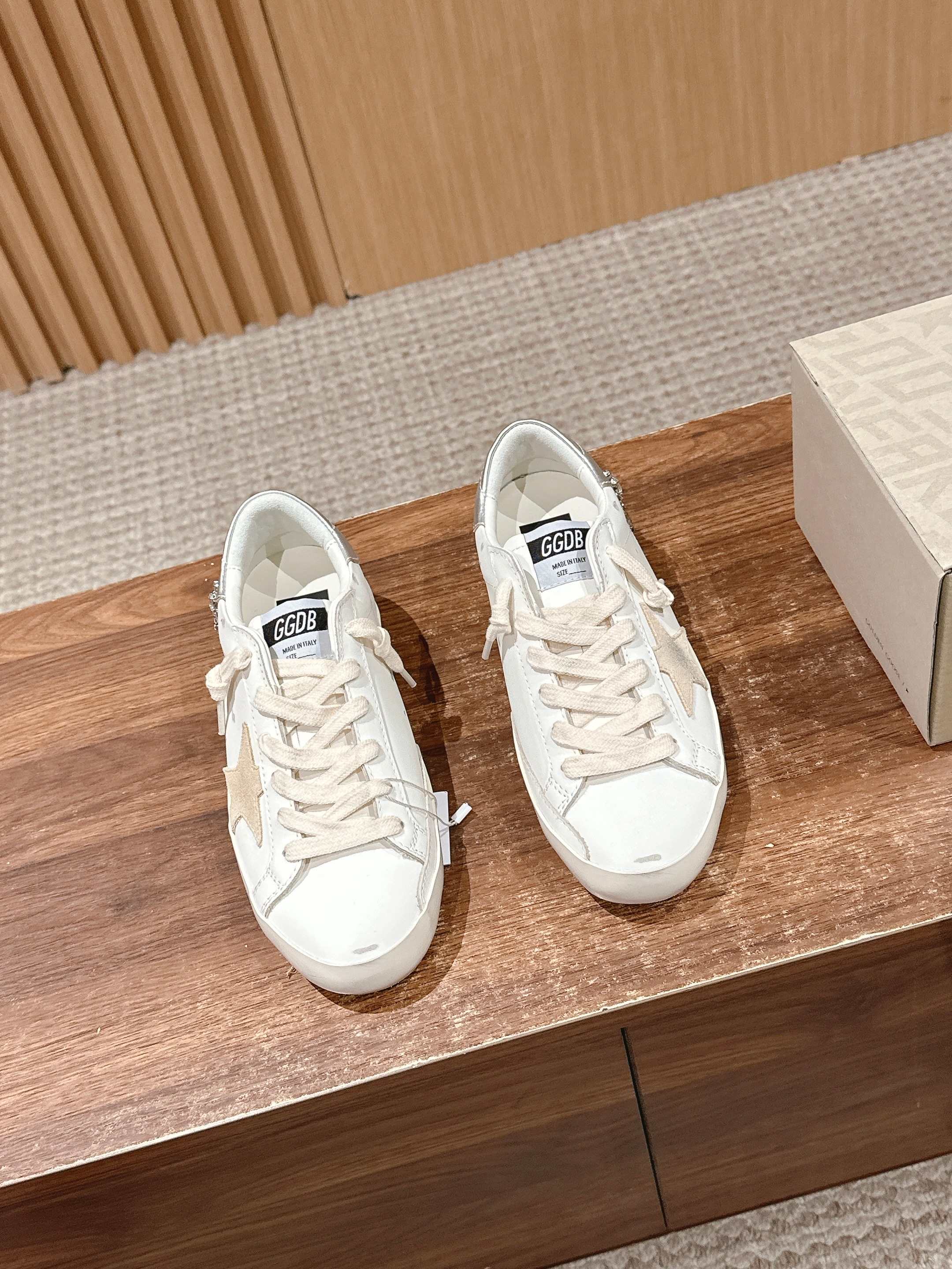 LuxluxHouse Best Quality Shoes Golden Goose