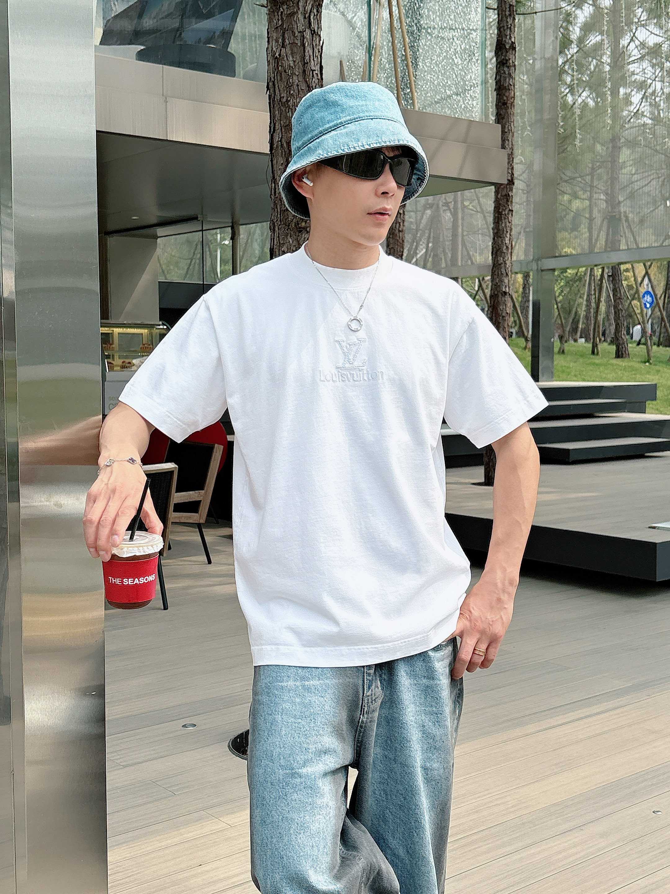 LuxluxHouse Best Quality Clothes T-shirt Louis Vuitton