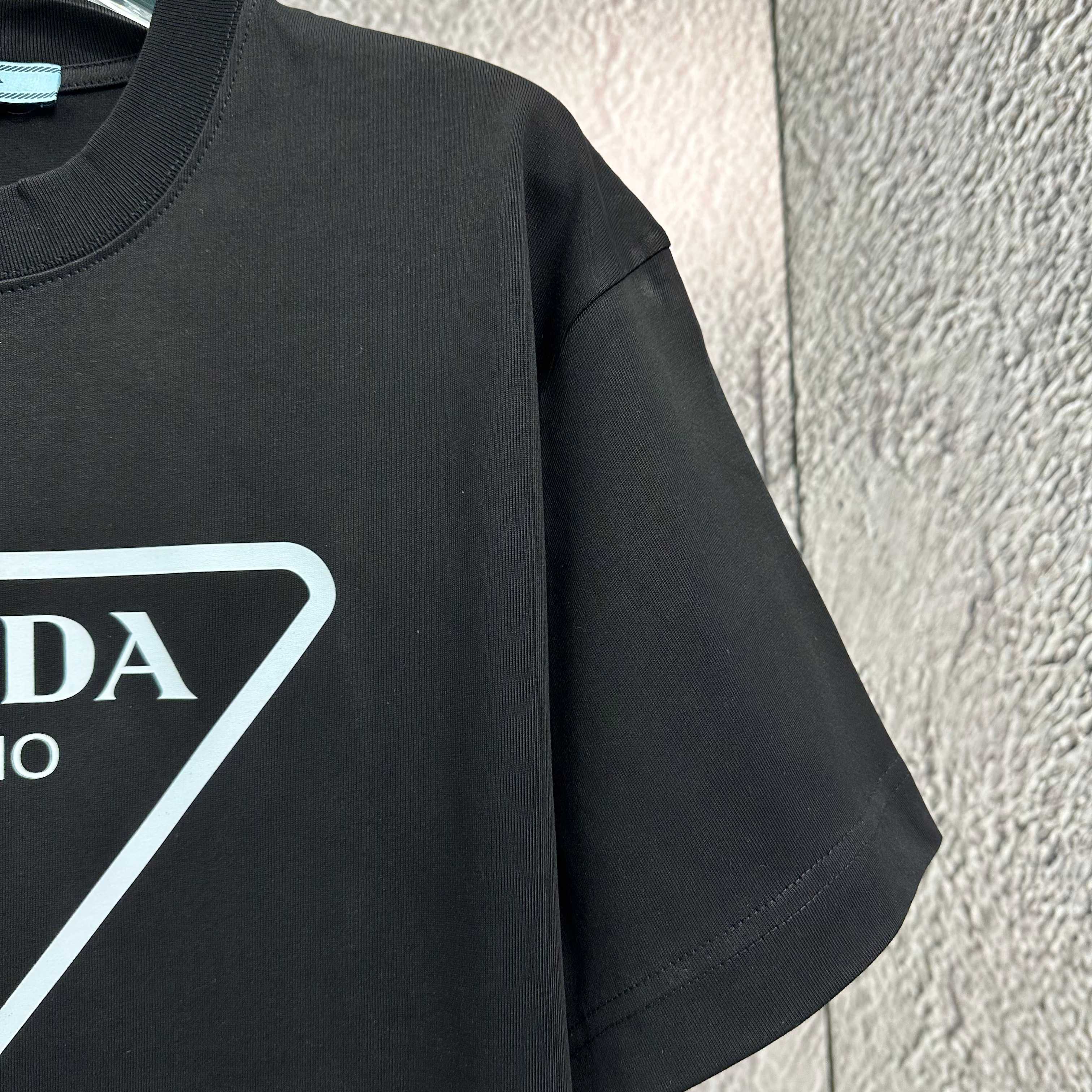 LuxluxHouse Best Quality Clothes T-shirt Prada