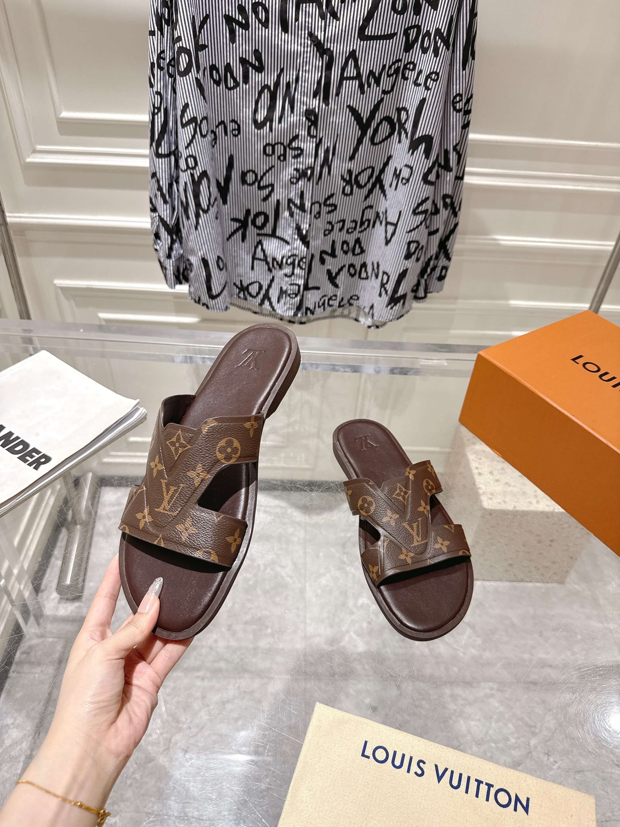 LuxluxHouse Best Quality Sandals Louis Vuitton