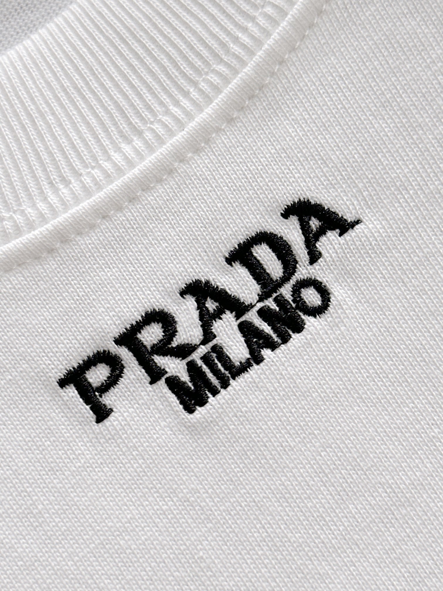 LuxluxHouse Best Quality Clothes T-shirt Prada