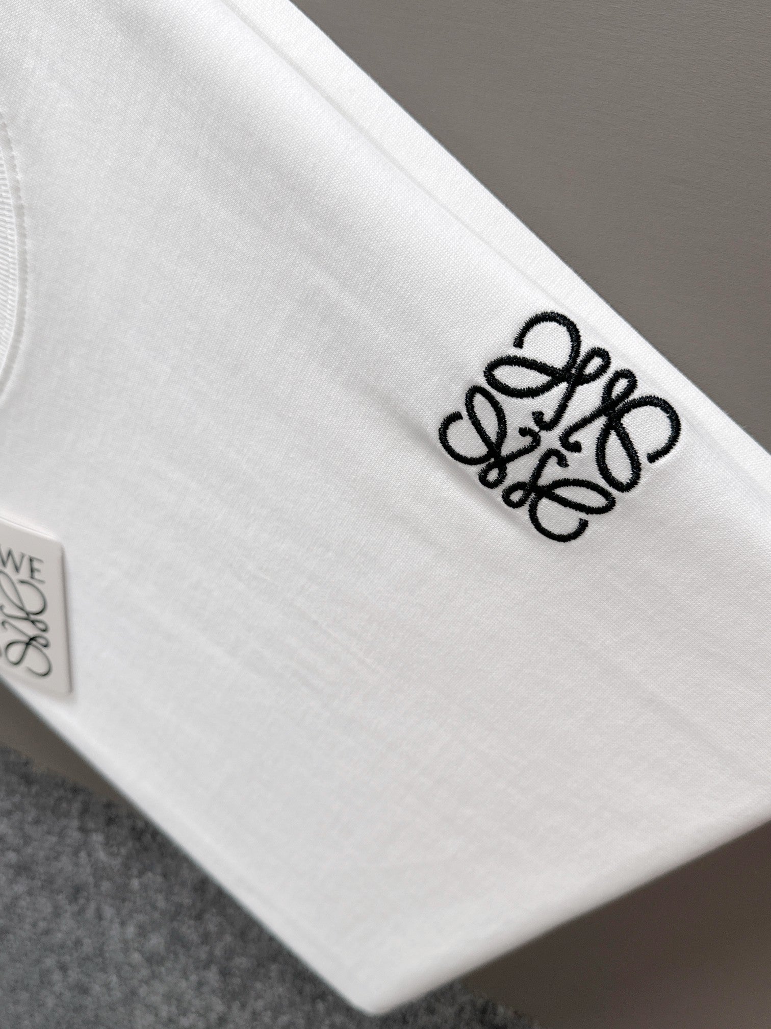 LuxluxHouse Best Quality Clothes T-shirt Loewe