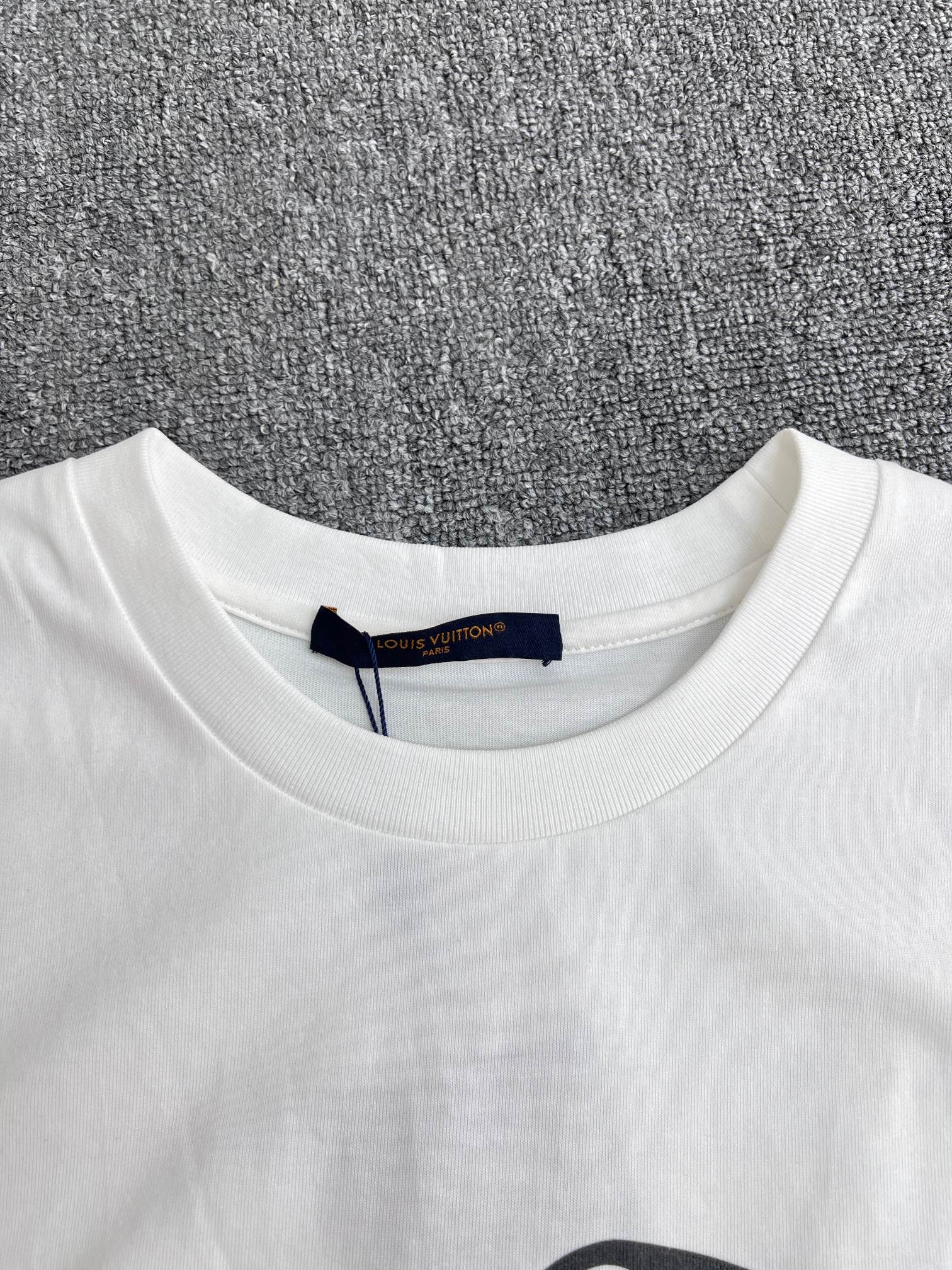 LuxluxHouse Best Quality Clothes T-shirt Louis Vuitton