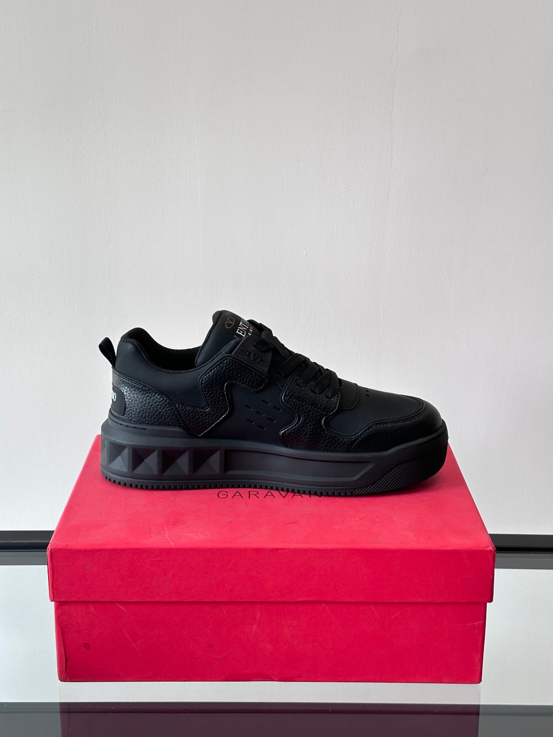 LuxluxHouse Best Quality Shoes Valentino