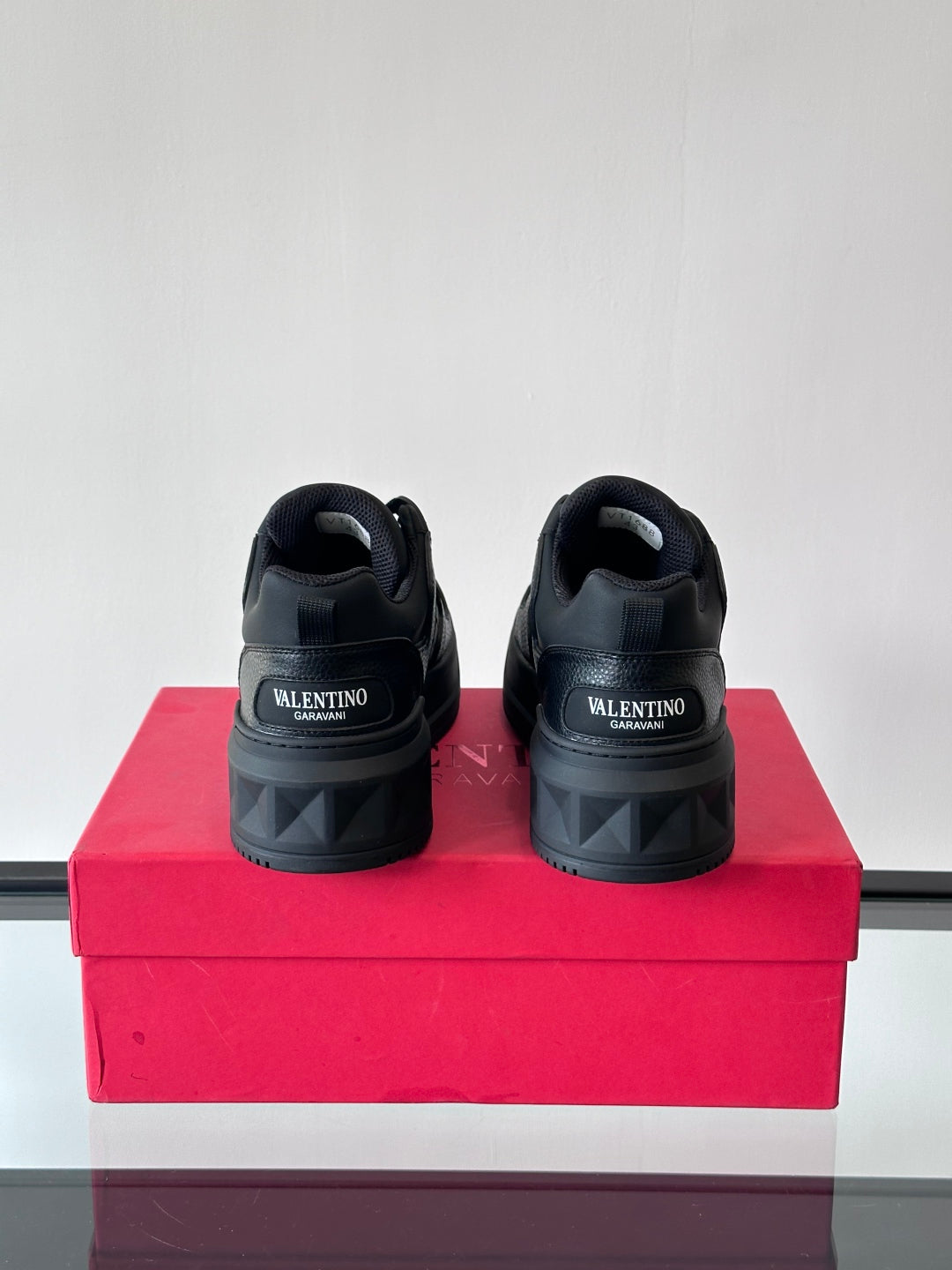 LuxluxHouse Best Quality Shoes Valentino