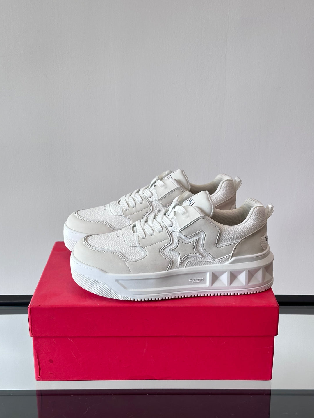 LuxluxHouse Best Quality Shoes Valentino