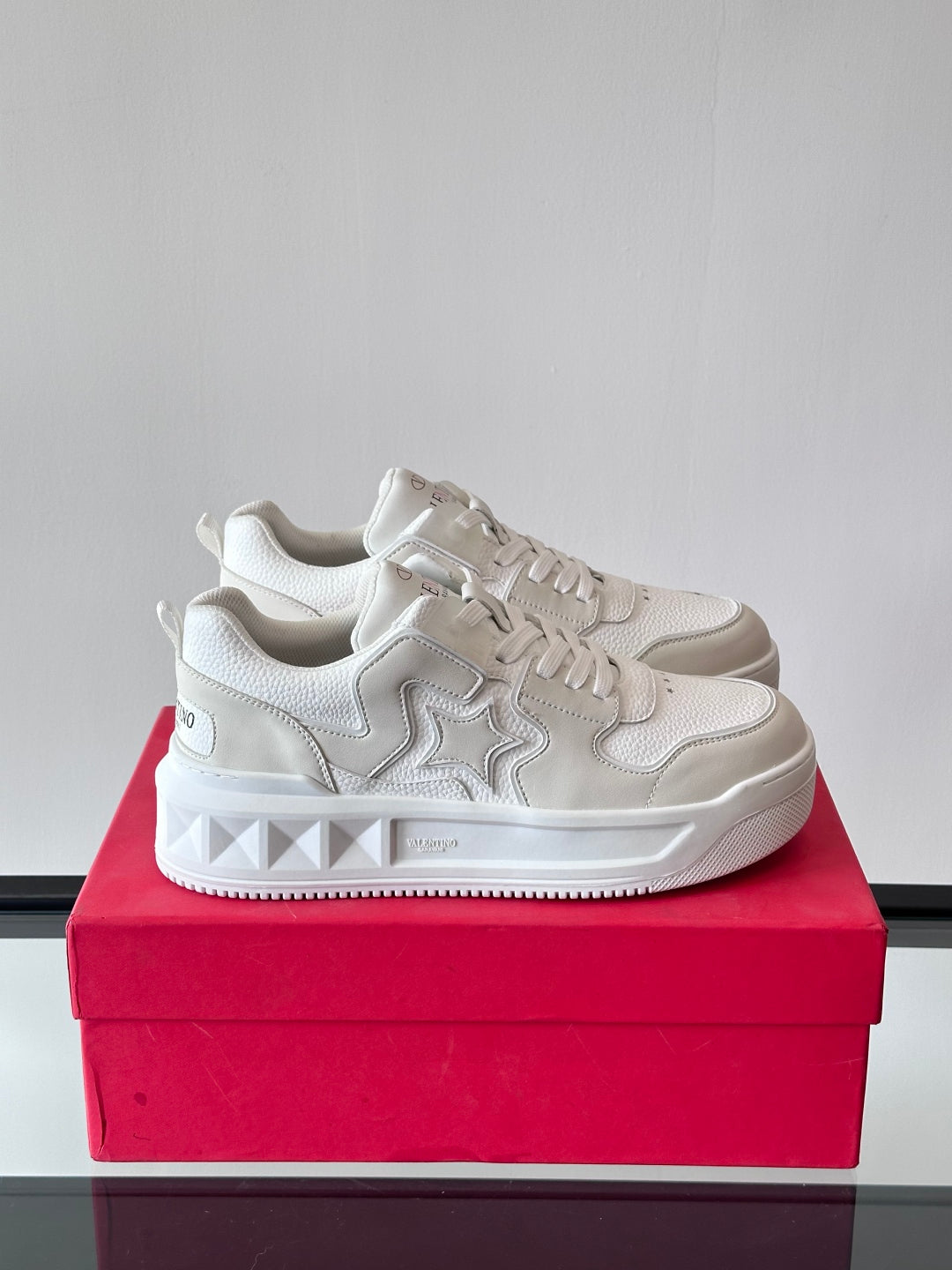 LuxluxHouse Best Quality Shoes Valentino