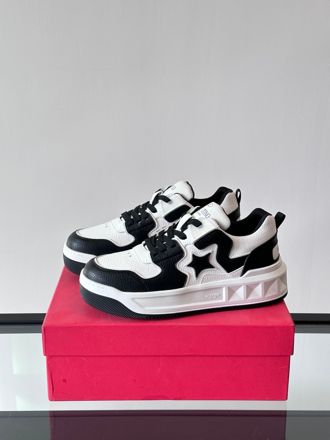 LuxluxHouse Best Quality Shoes Valentino