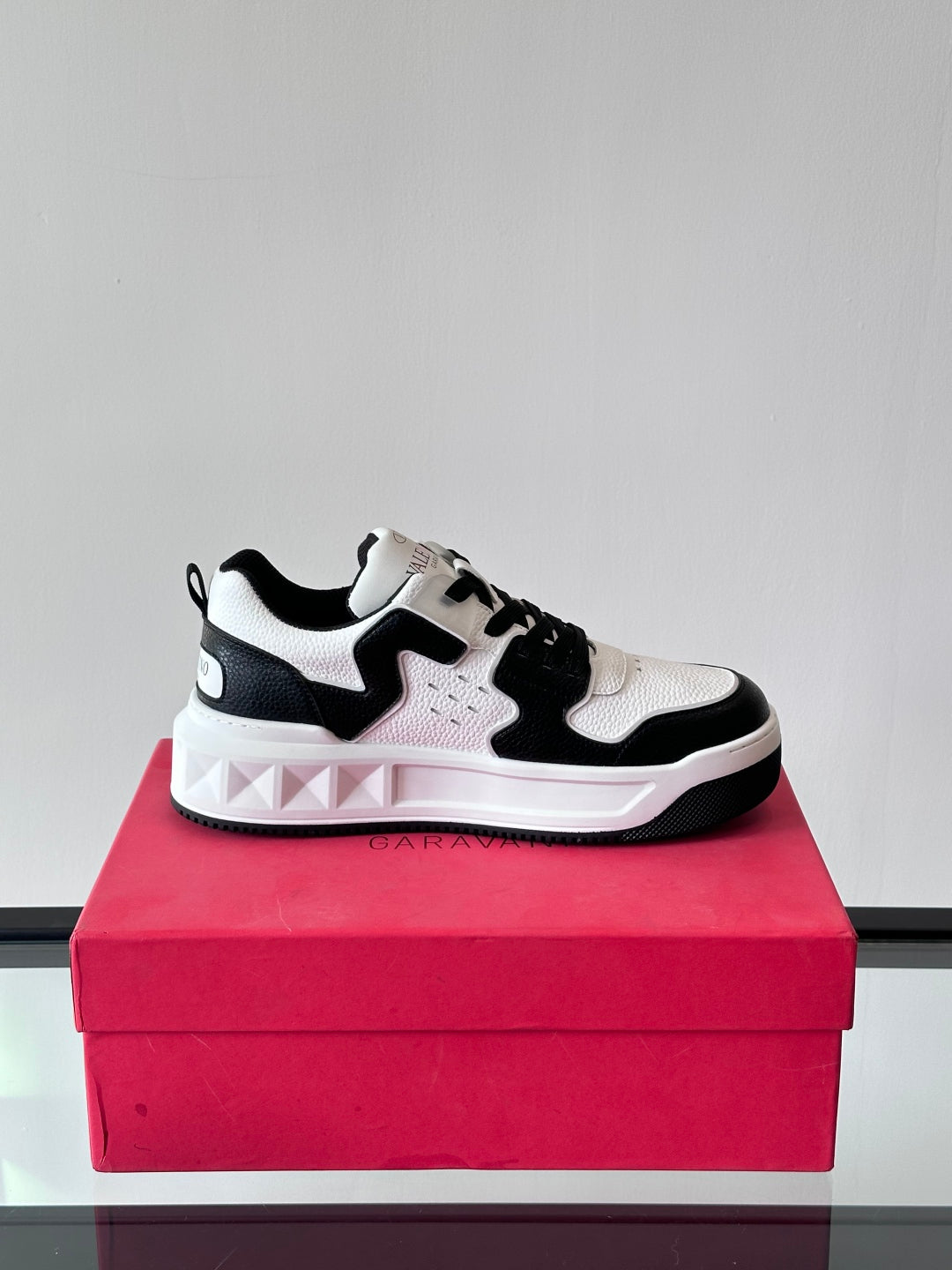 LuxluxHouse Best Quality Shoes Valentino