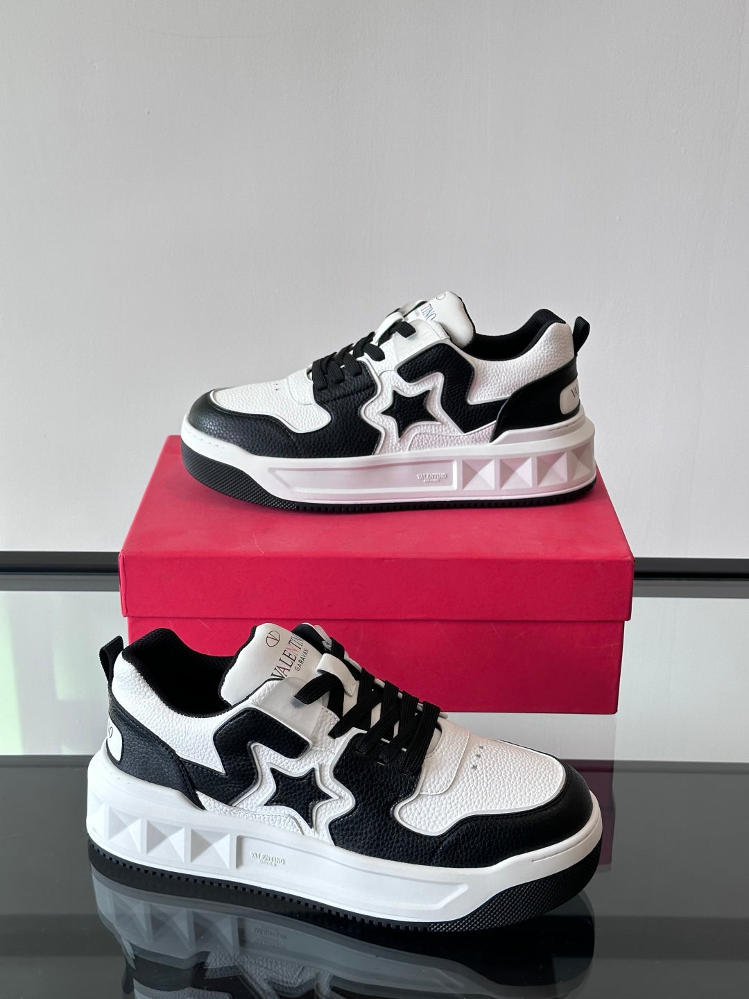 LuxluxHouse Best Quality Shoes Valentino