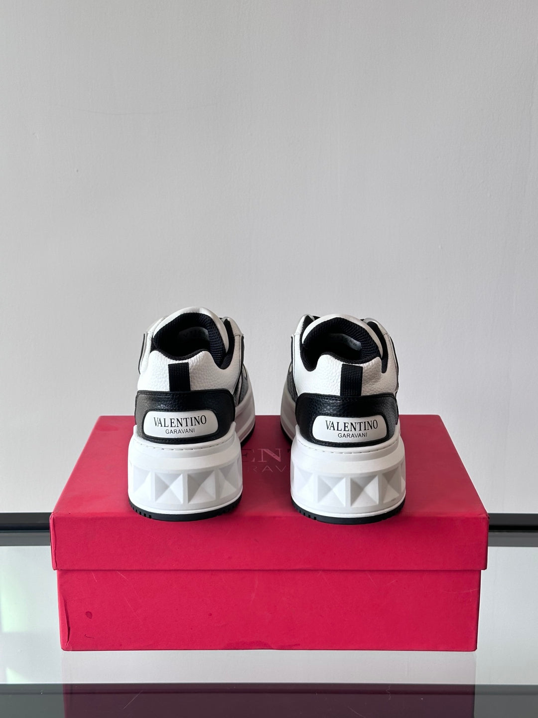 LuxluxHouse Best Quality Shoes Valentino