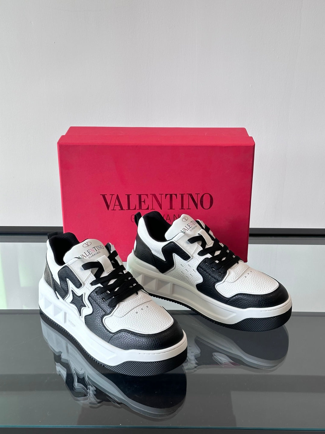 LuxluxHouse Best Quality Shoes Valentino