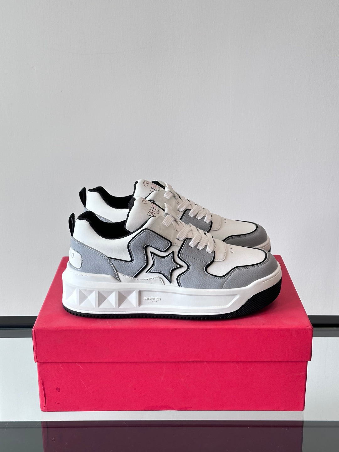 LuxluxHouse Best Quality Shoes Valentino