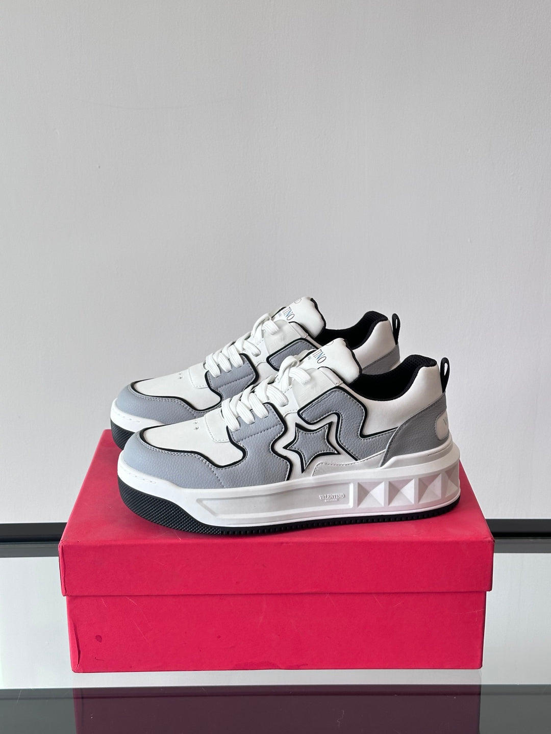 LuxluxHouse Best Quality Shoes Valentino