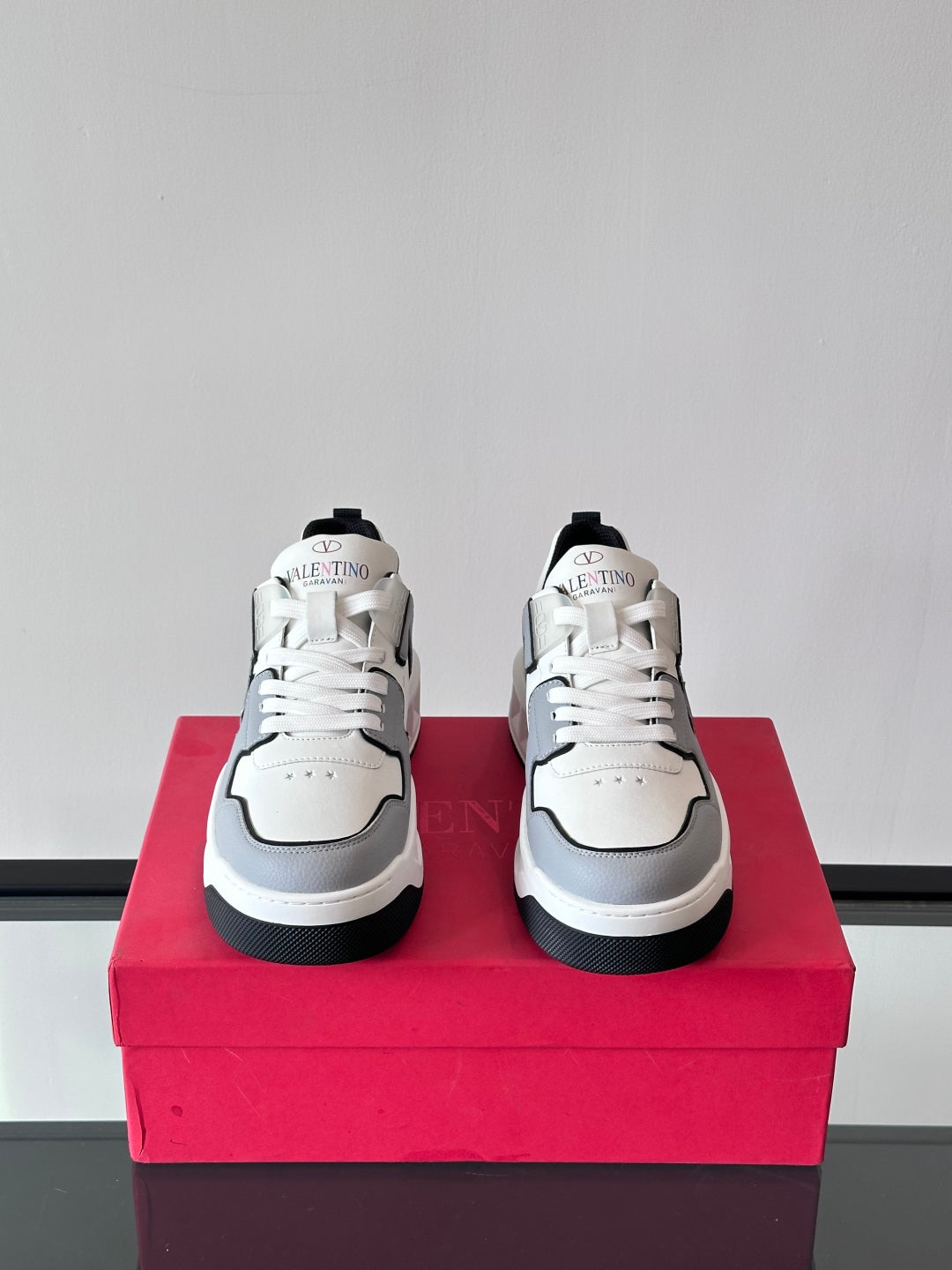 LuxluxHouse Best Quality Shoes Valentino